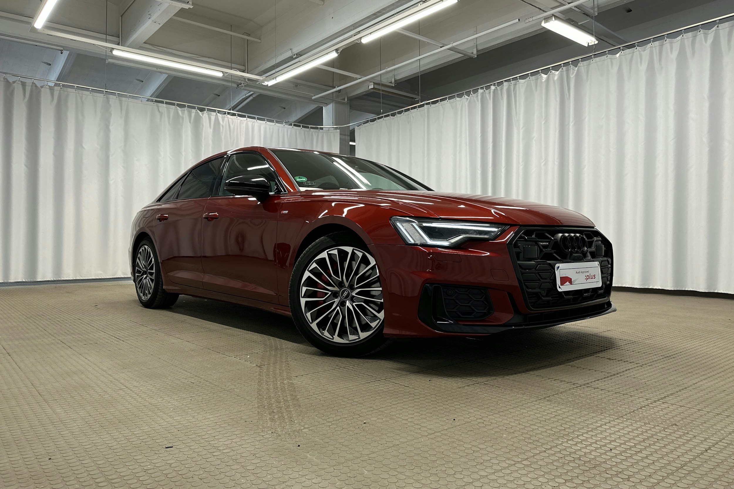 punainen Audi A6 2024 kuva 34.