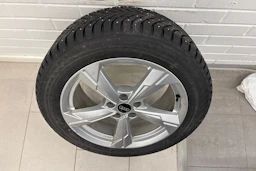 musta Audi A6 2024 kuva 10.