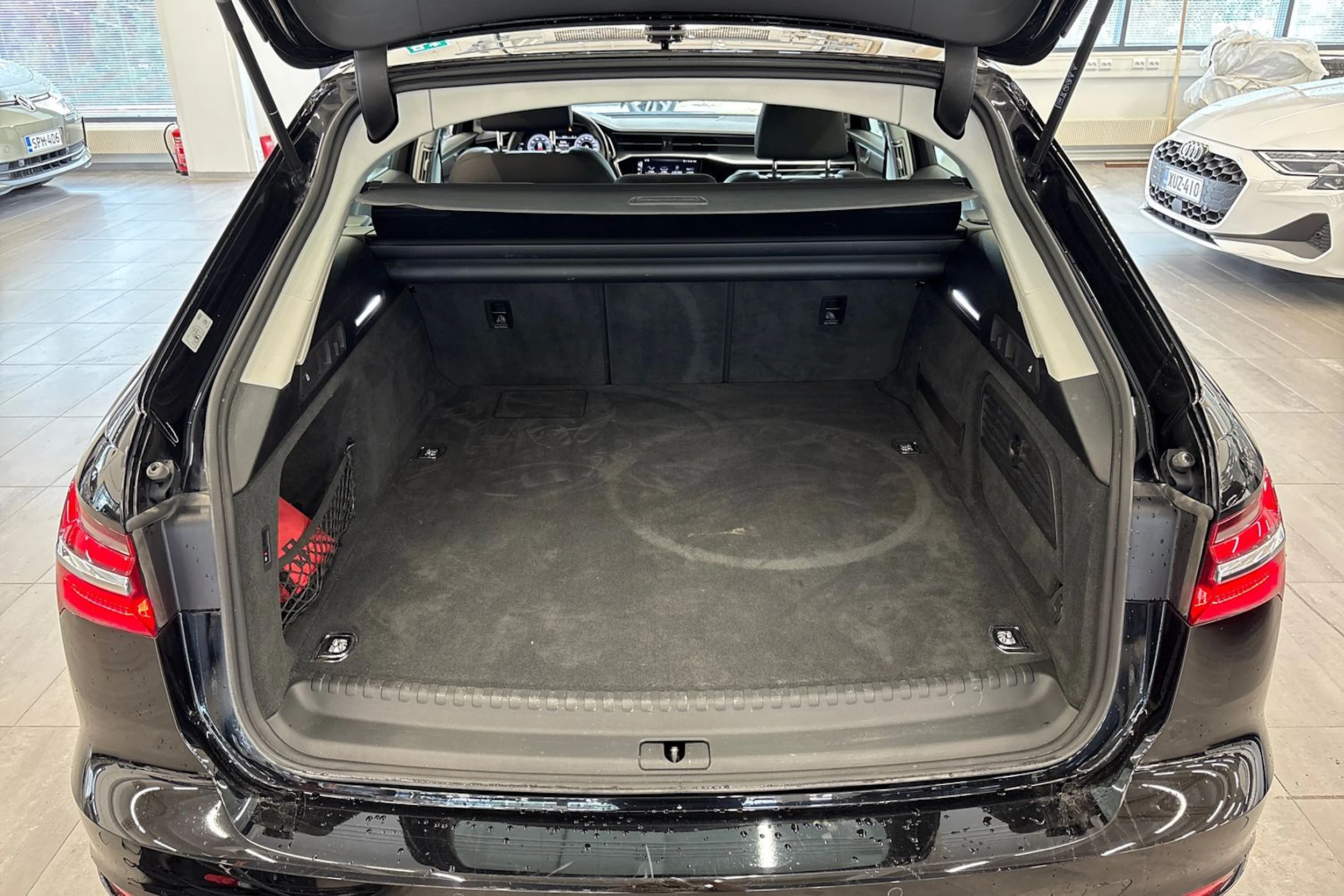musta Audi A6 2024 kuva 13.