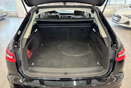 musta Audi A6 2024 kuva 13.