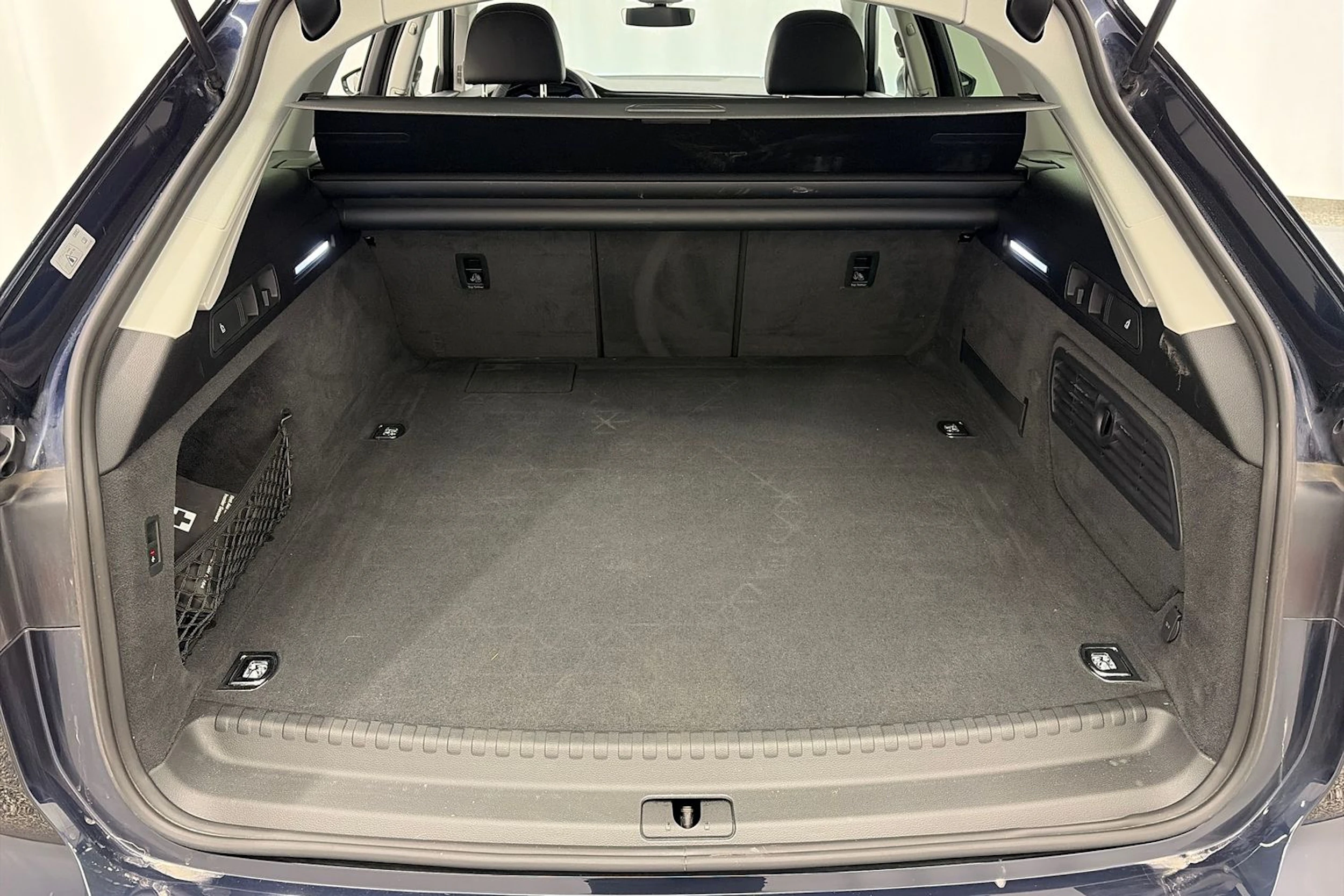 met. sininen Audi A6 2024 kuva 11.