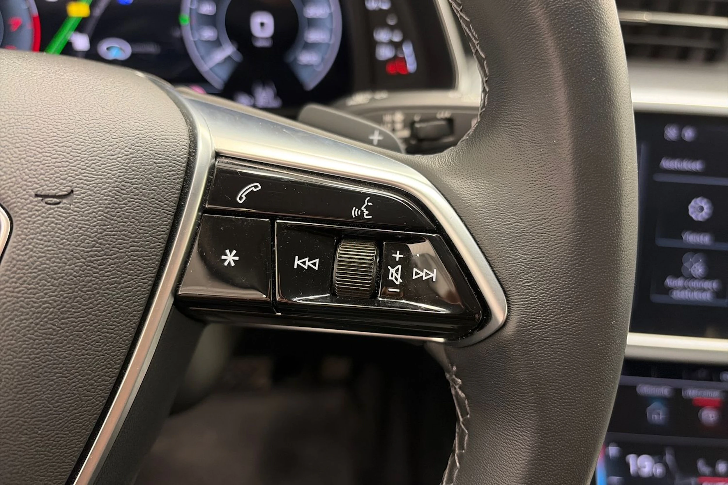 met. sininen Audi A6 2024 kuva 18.