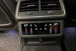 met. sininen Audi A6 2024 kuva 26.