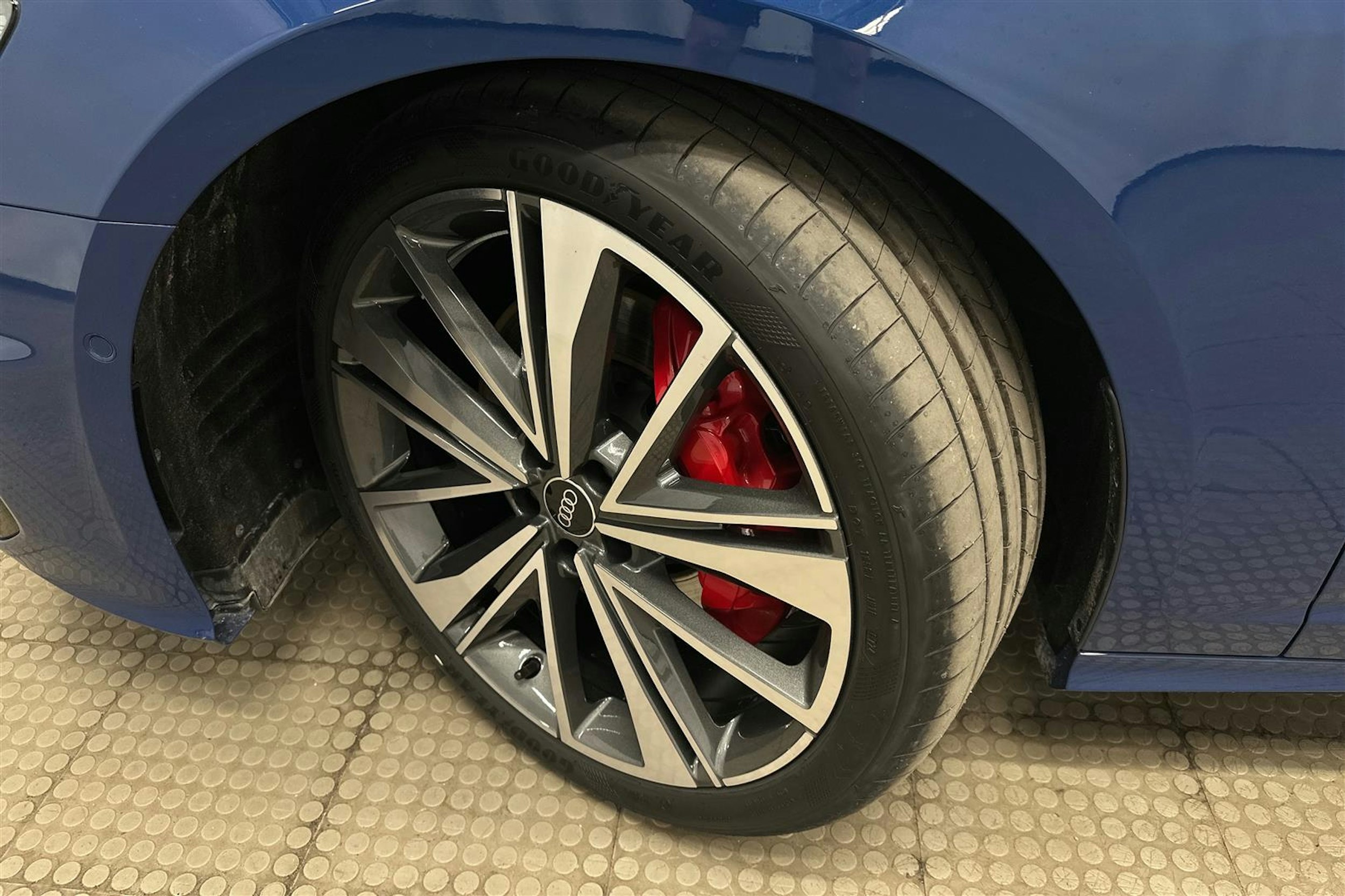 sininen Audi A6 2025 kuva 10.