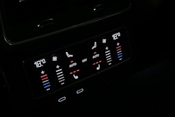 sininen Audi A6 2025 kuva 14.