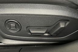 sininen Audi A6 2025 kuva 16.