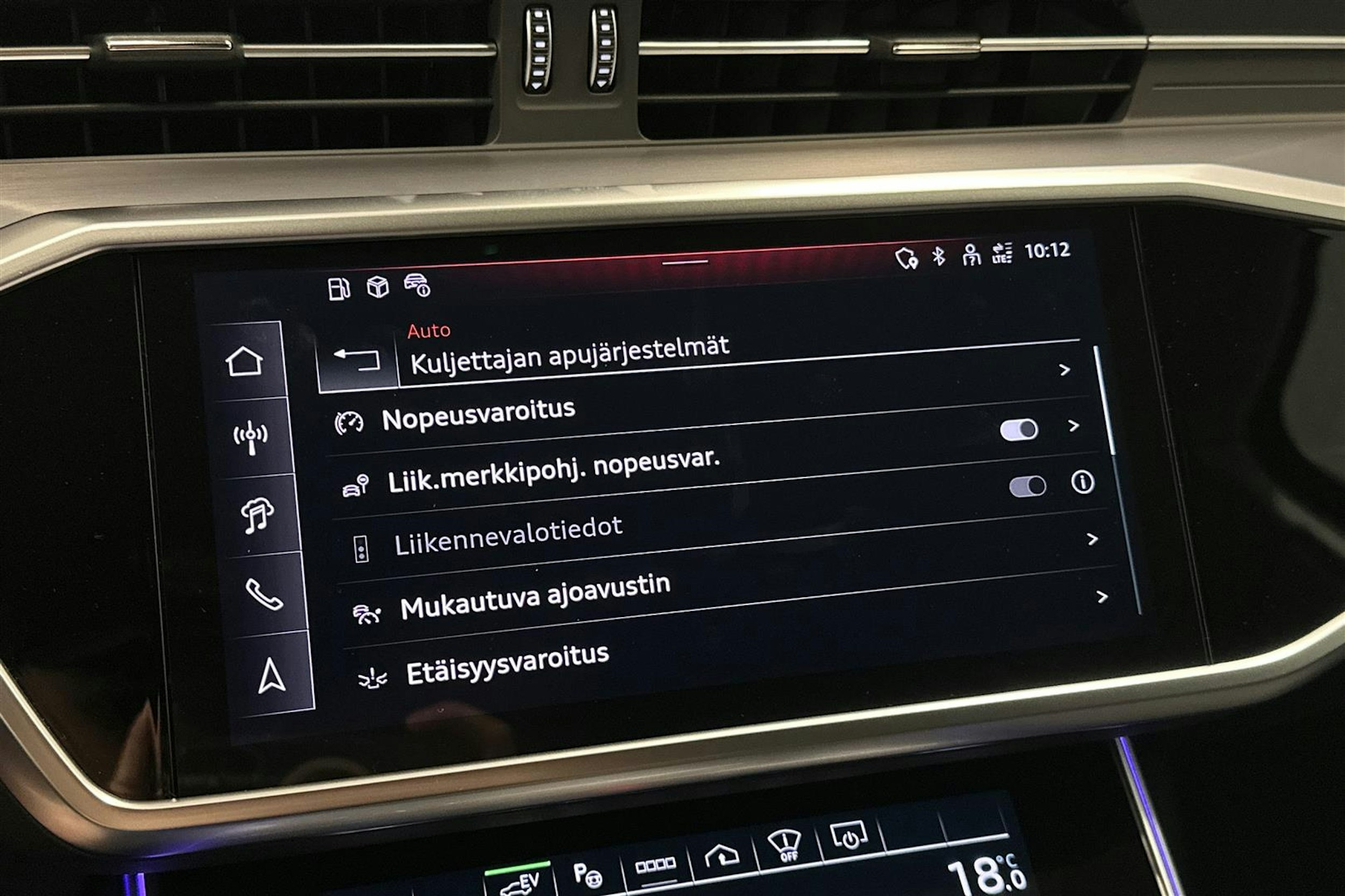 sininen Audi A6 2025 kuva 29.