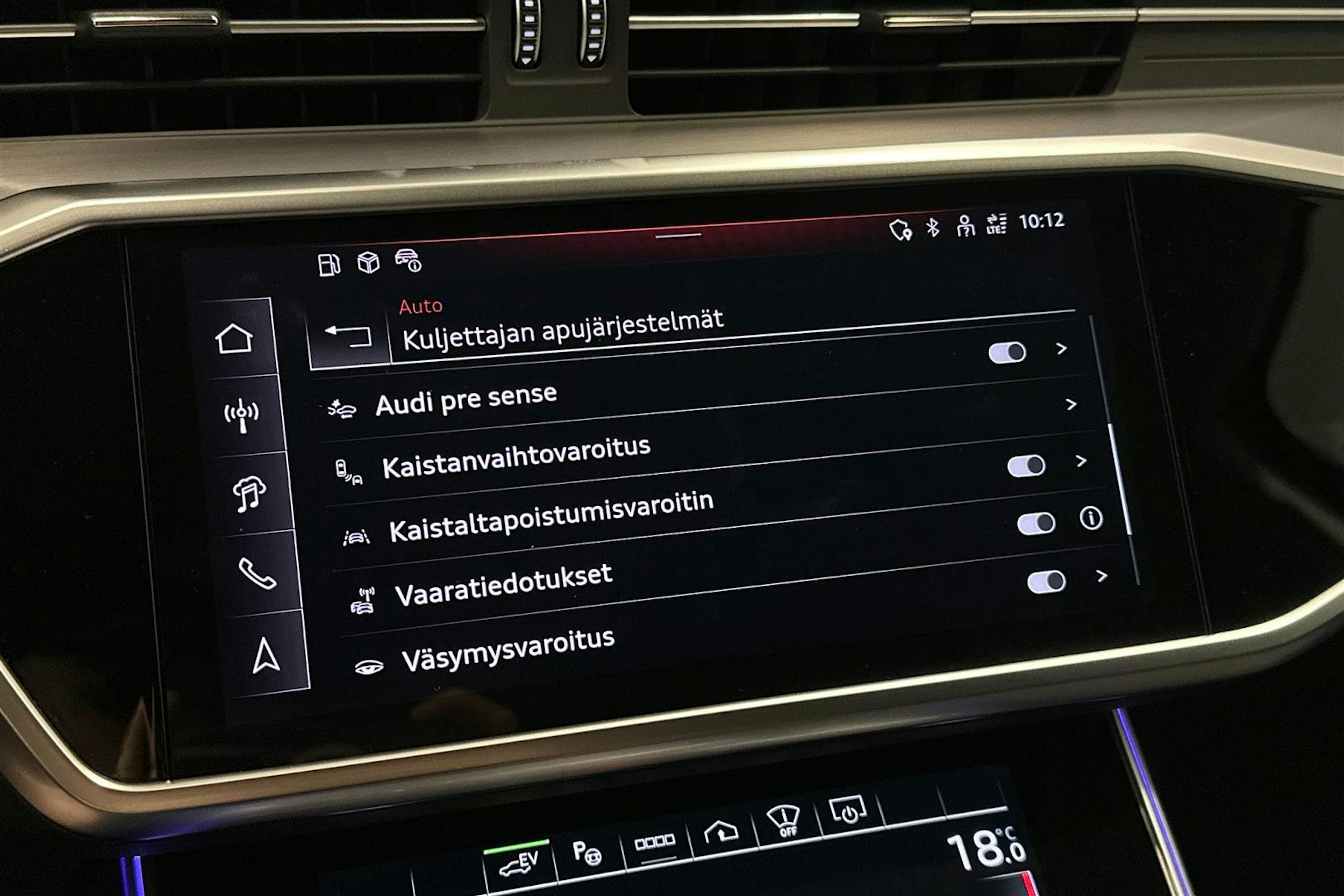 sininen Audi A6 2025 kuva 30.