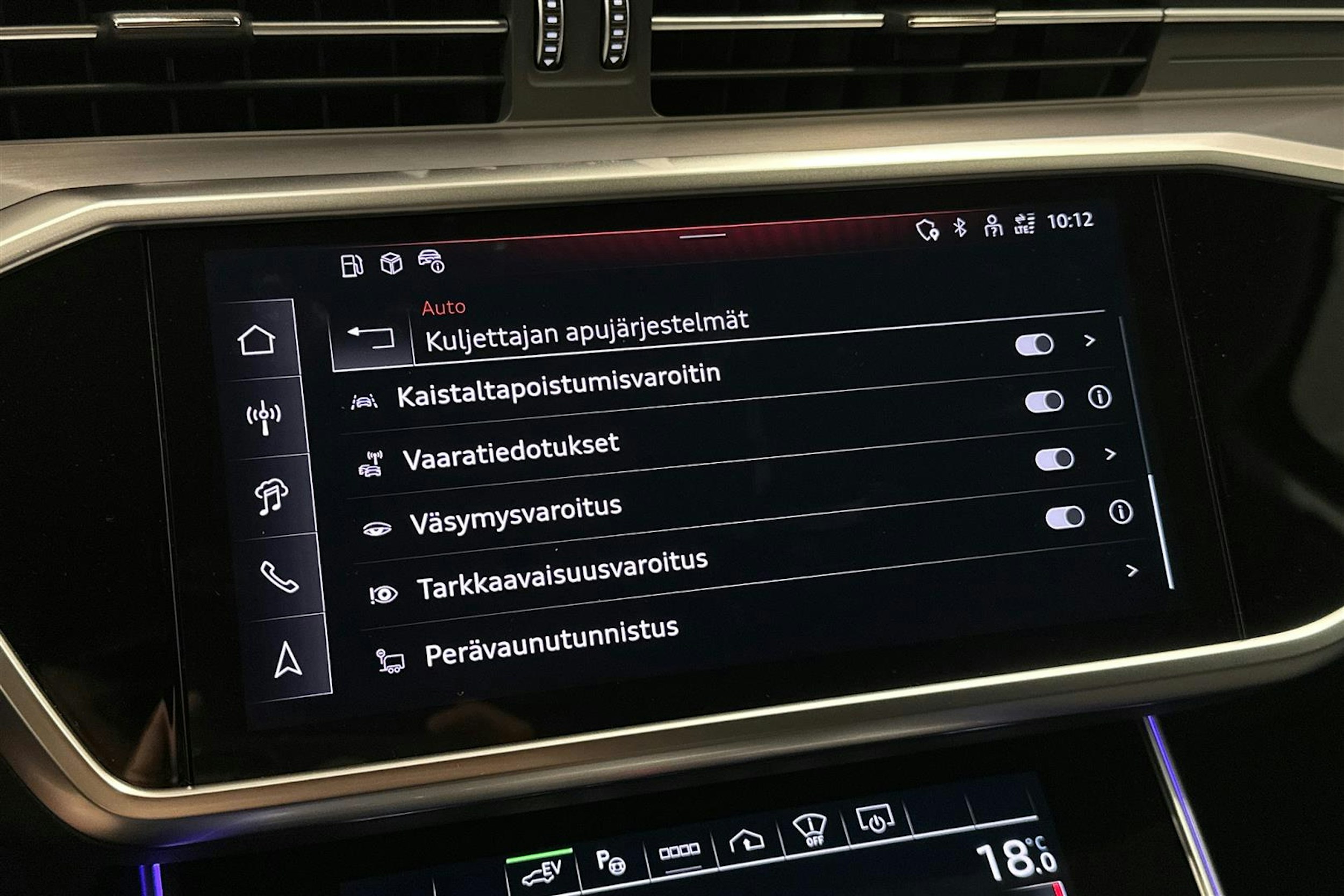 sininen Audi A6 2025 kuva 31.