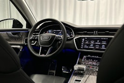 punainen Audi A6 2025 kuva 8.
