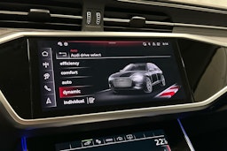 punainen Audi A6 2025 kuva 16.