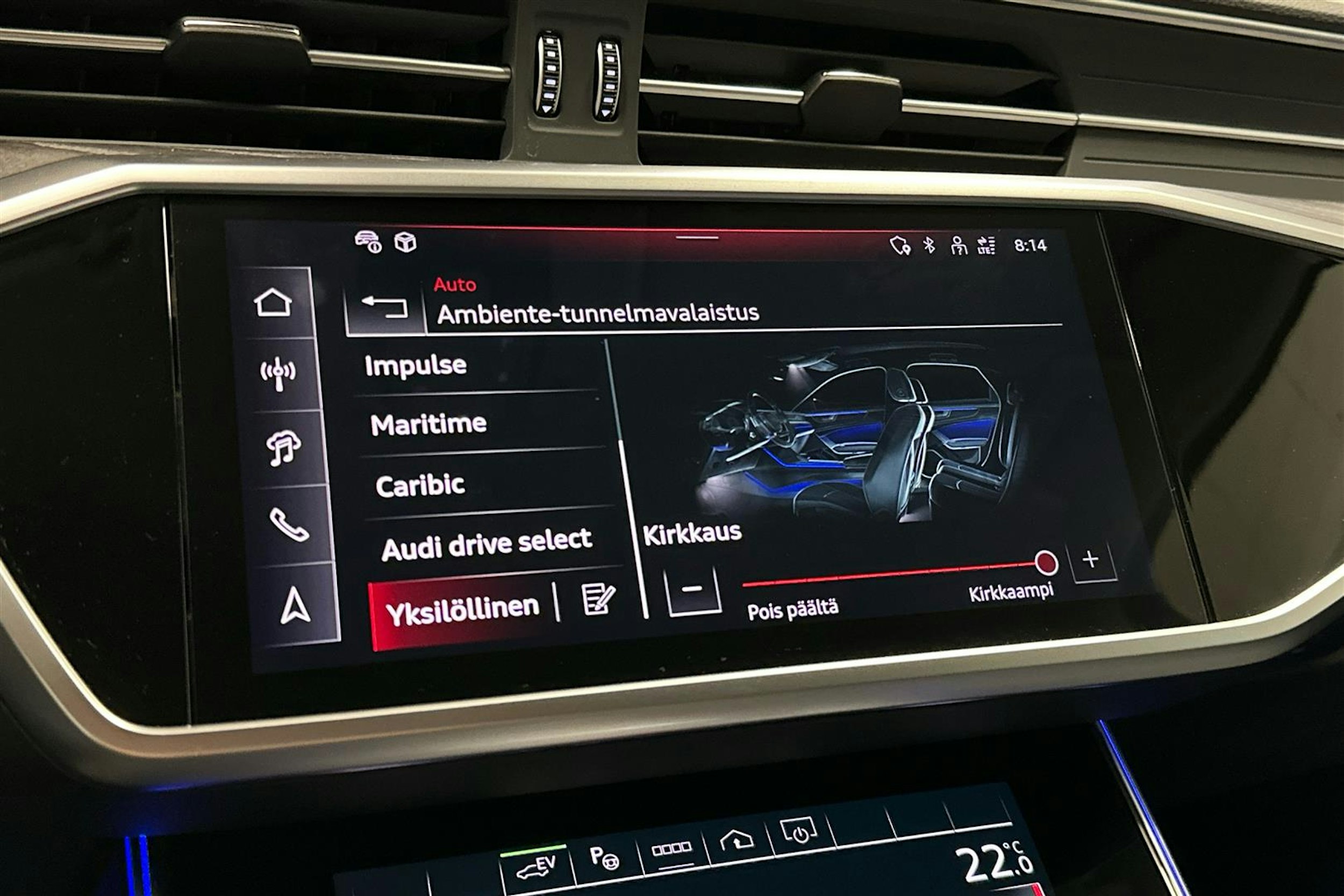 punainen Audi A6 2025 kuva 19.