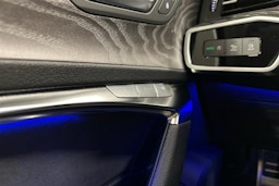 punainen Audi A6 2025 kuva 23.