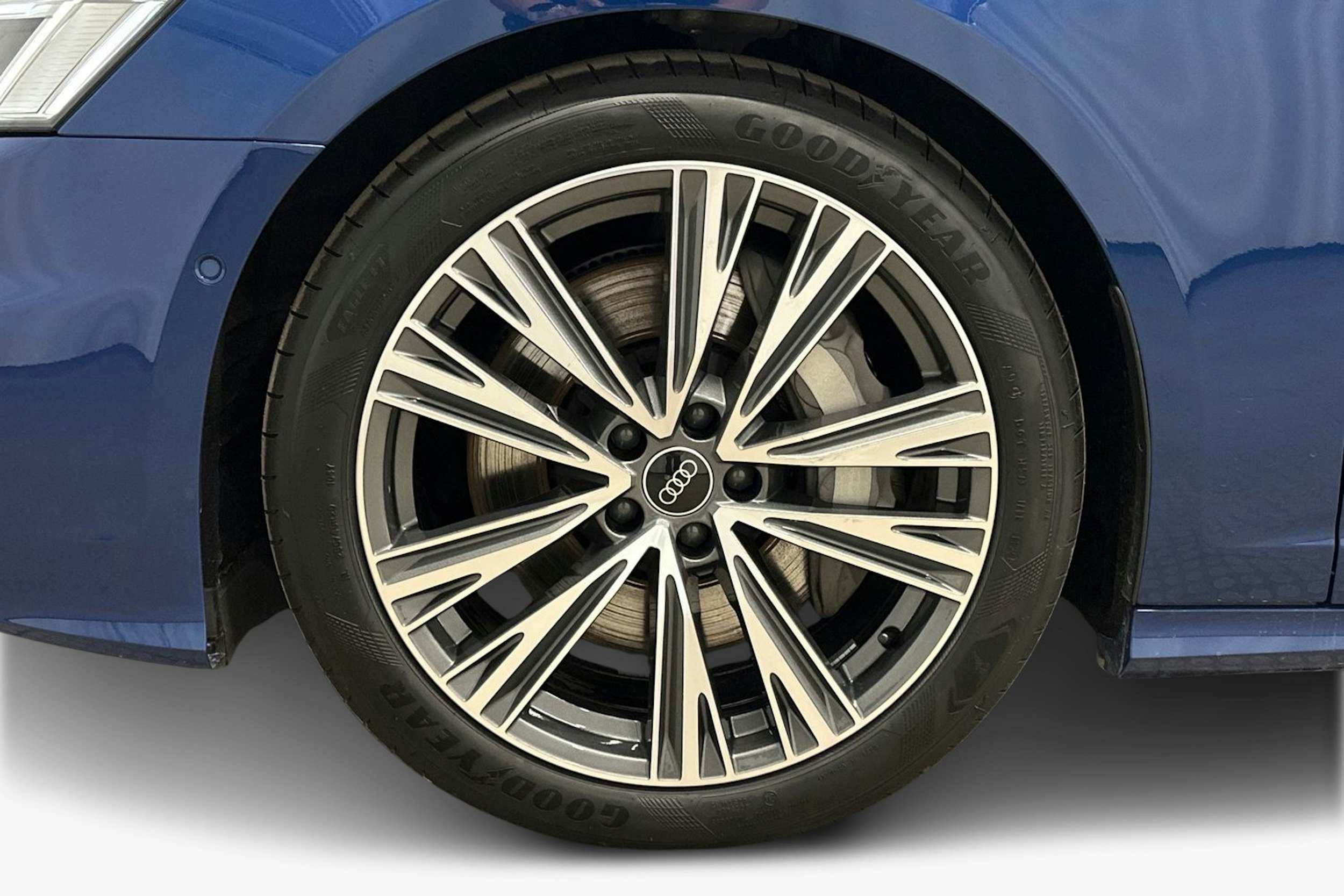 sininen Audi A6 2025 kuva 11.