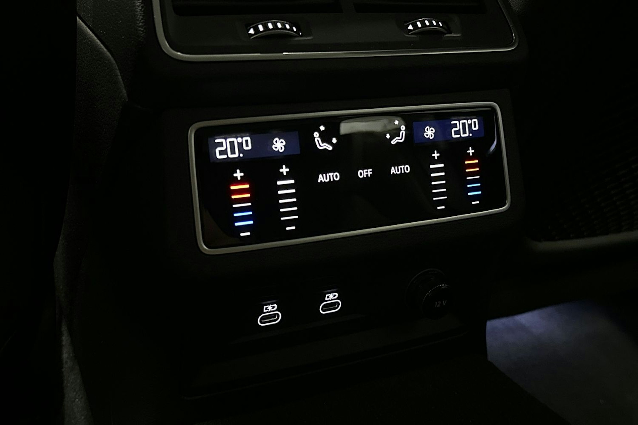 sininen Audi A6 2025 kuva 16.