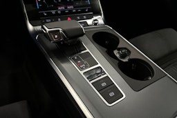 sininen Audi A6 2025 kuva 23.
