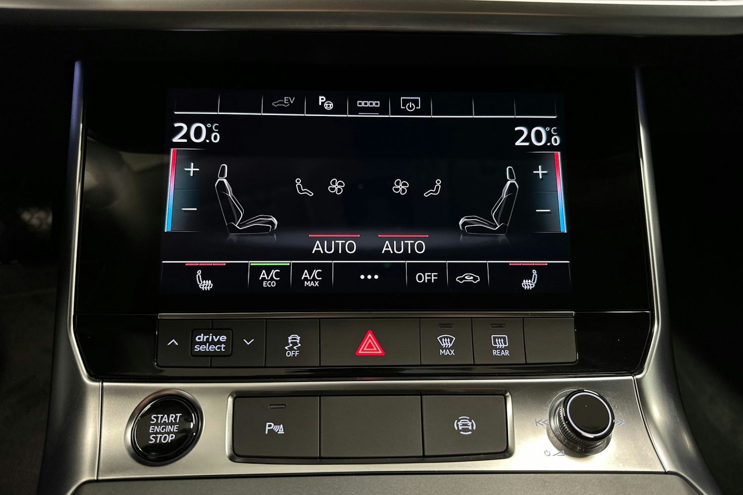 sininen Audi A6 2025 kuva 24.