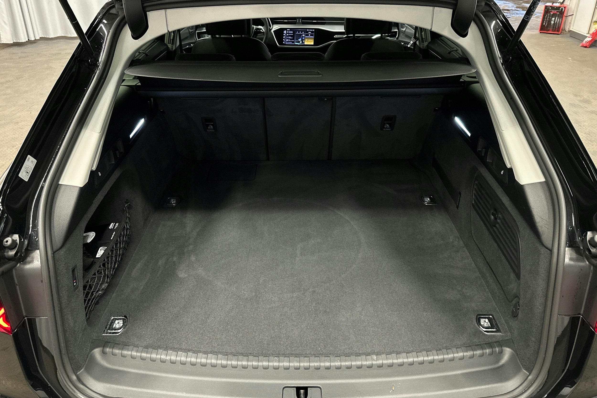 musta Audi A6 2025 kuva 11.