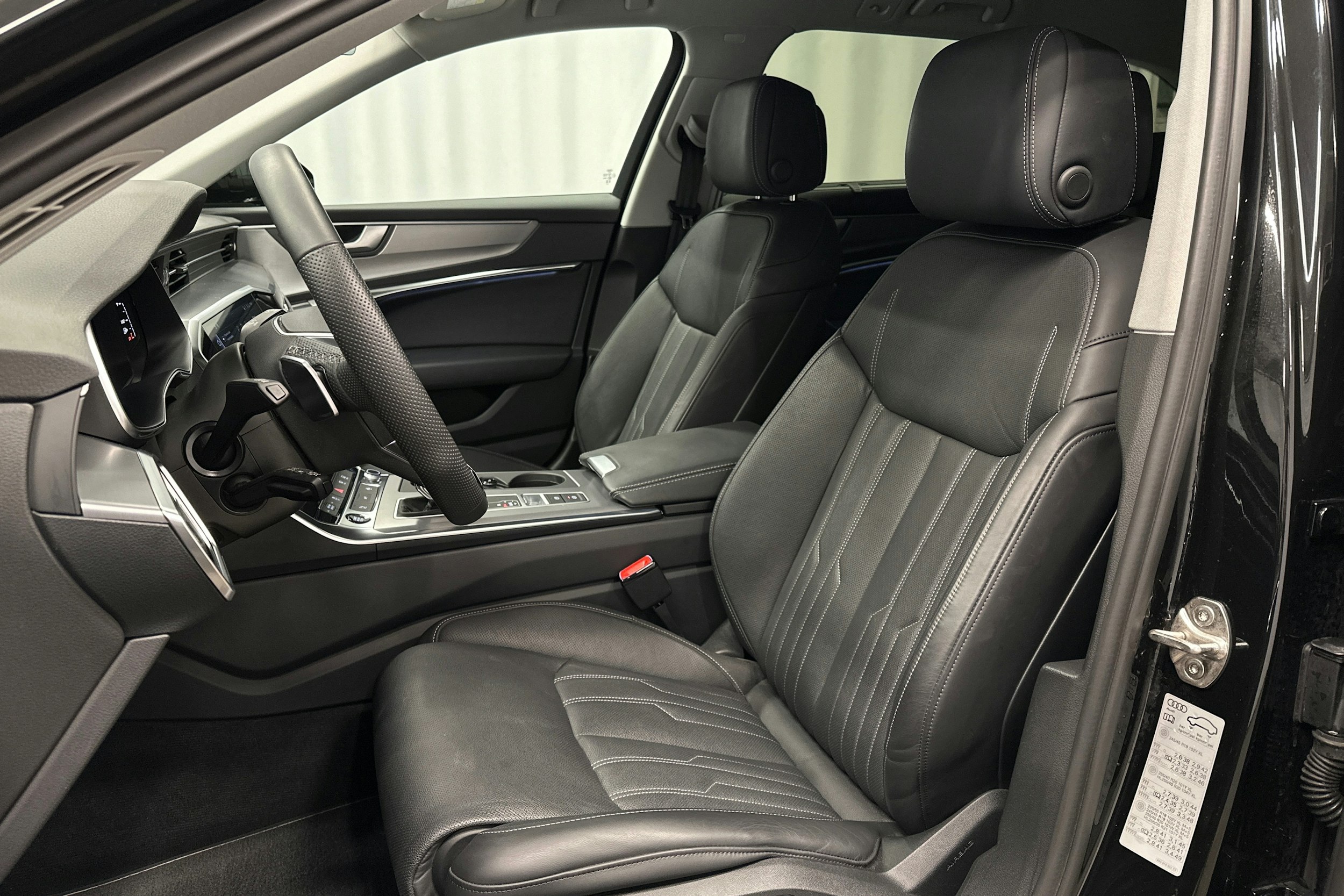 musta Audi A6 2025 kuva 15.