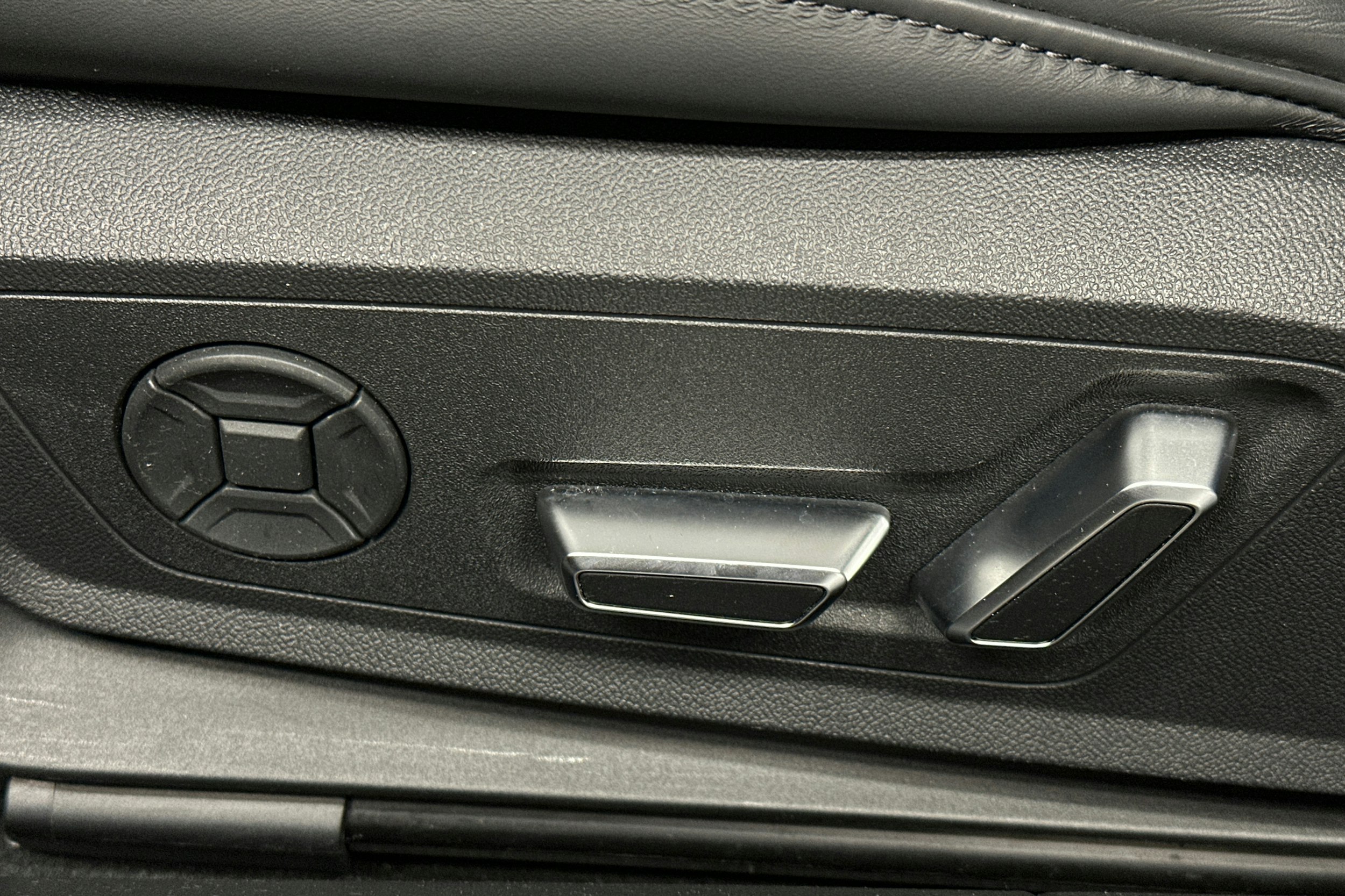 musta Audi A6 2025 kuva 16.