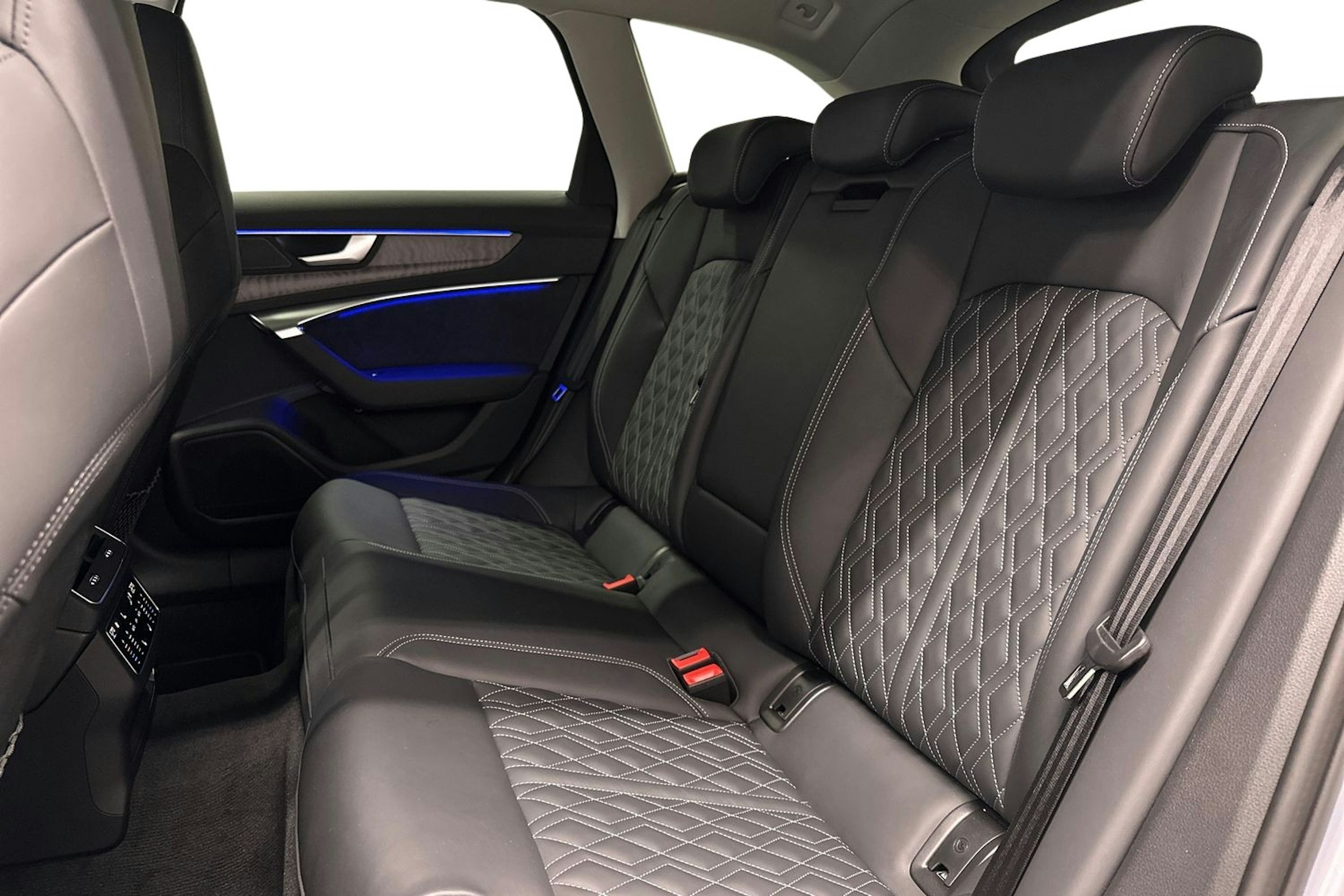hopea Audi A6 2025 kuva 10.