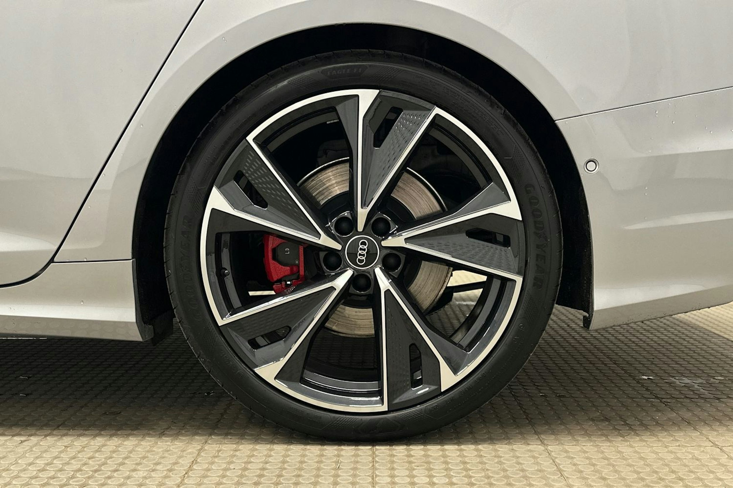 hopea Audi A6 2025 kuva 13.