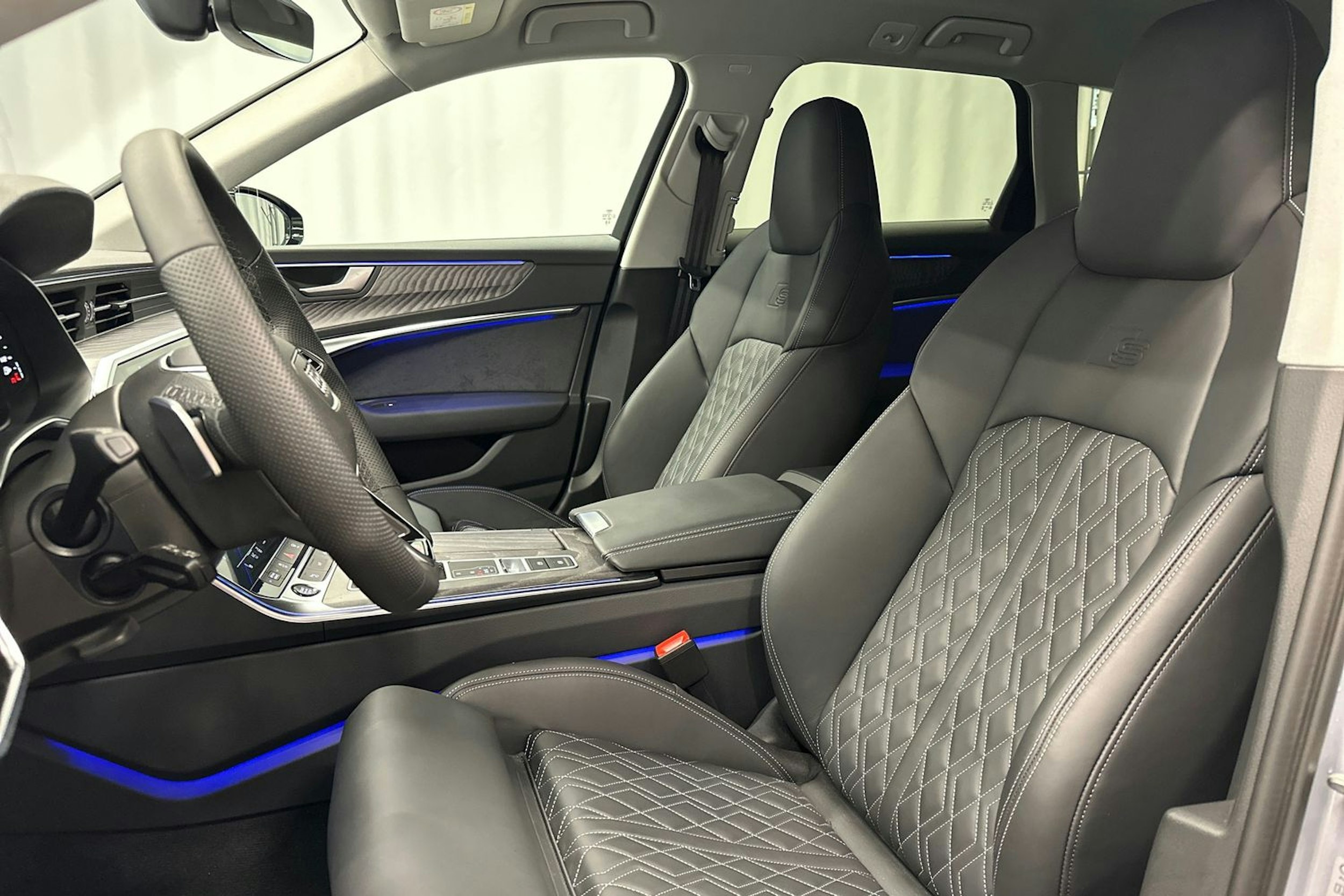 hopea Audi A6 2025 kuva 19.