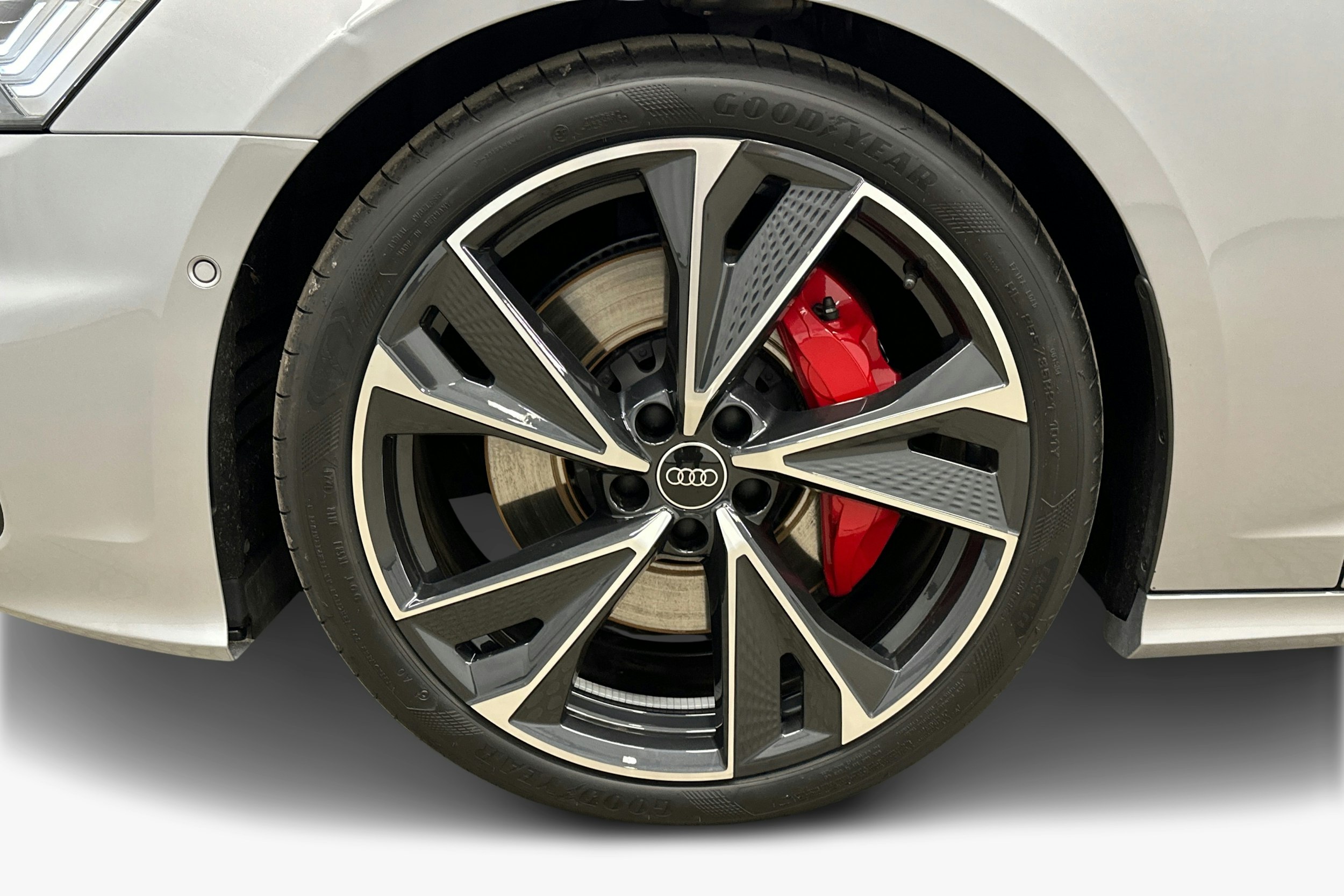 harmaa Audi A6 2025 kuva 11.