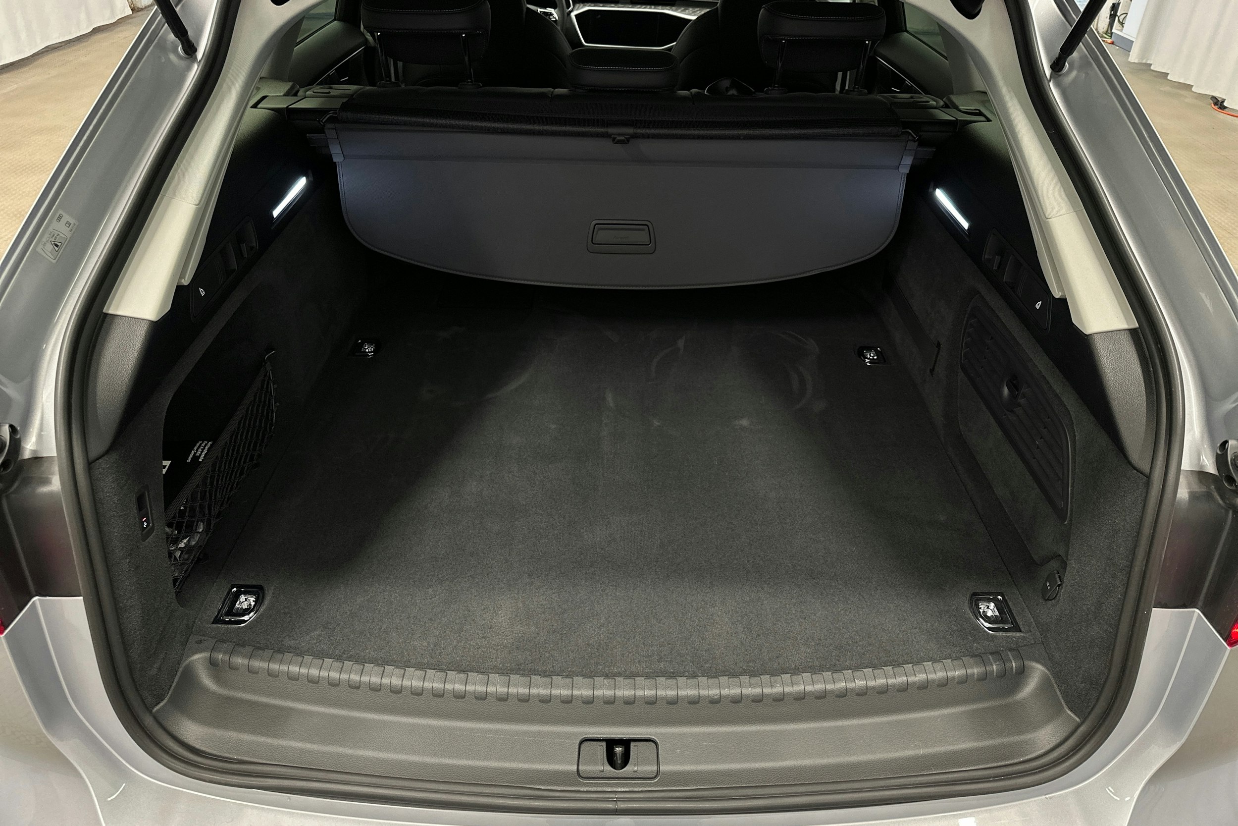 harmaa Audi A6 2025 kuva 13.