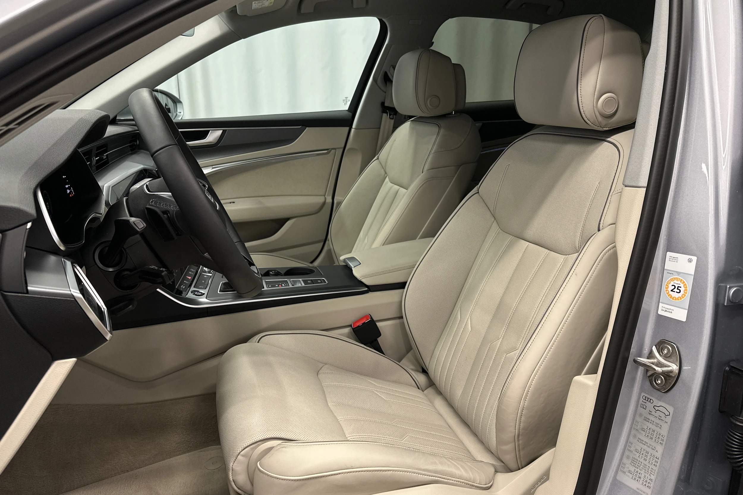 hopea Audi A6 2025 kuva 13.