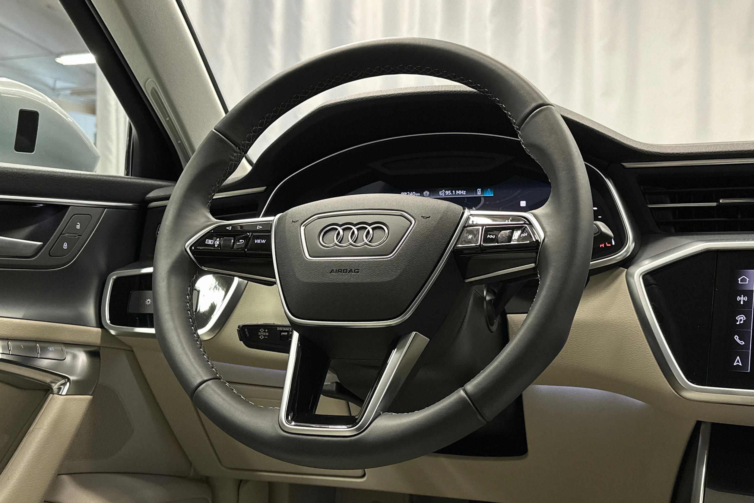 hopea Audi A6 2025 kuva 18.