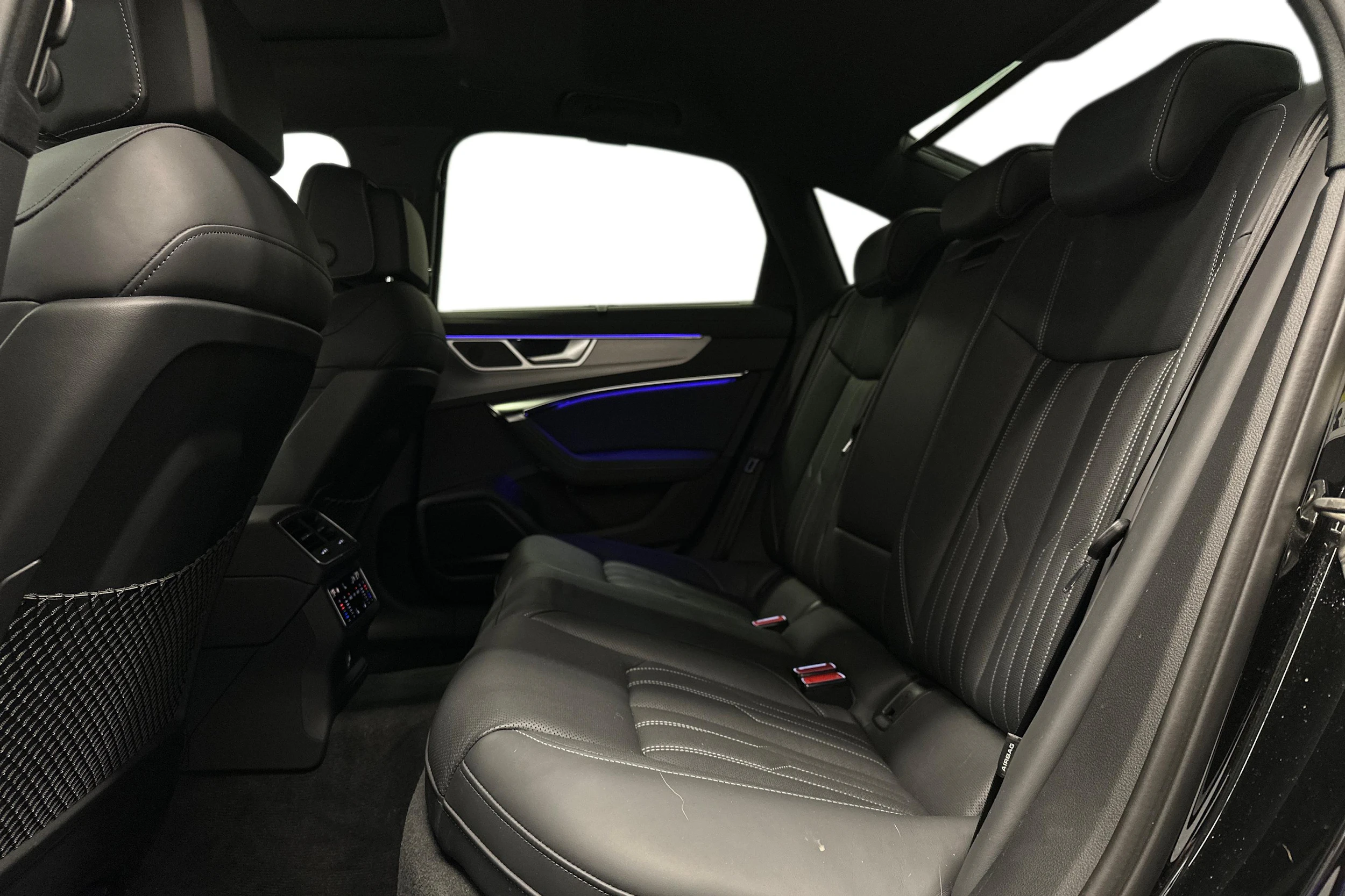 musta Audi A6 2025 kuva 11.