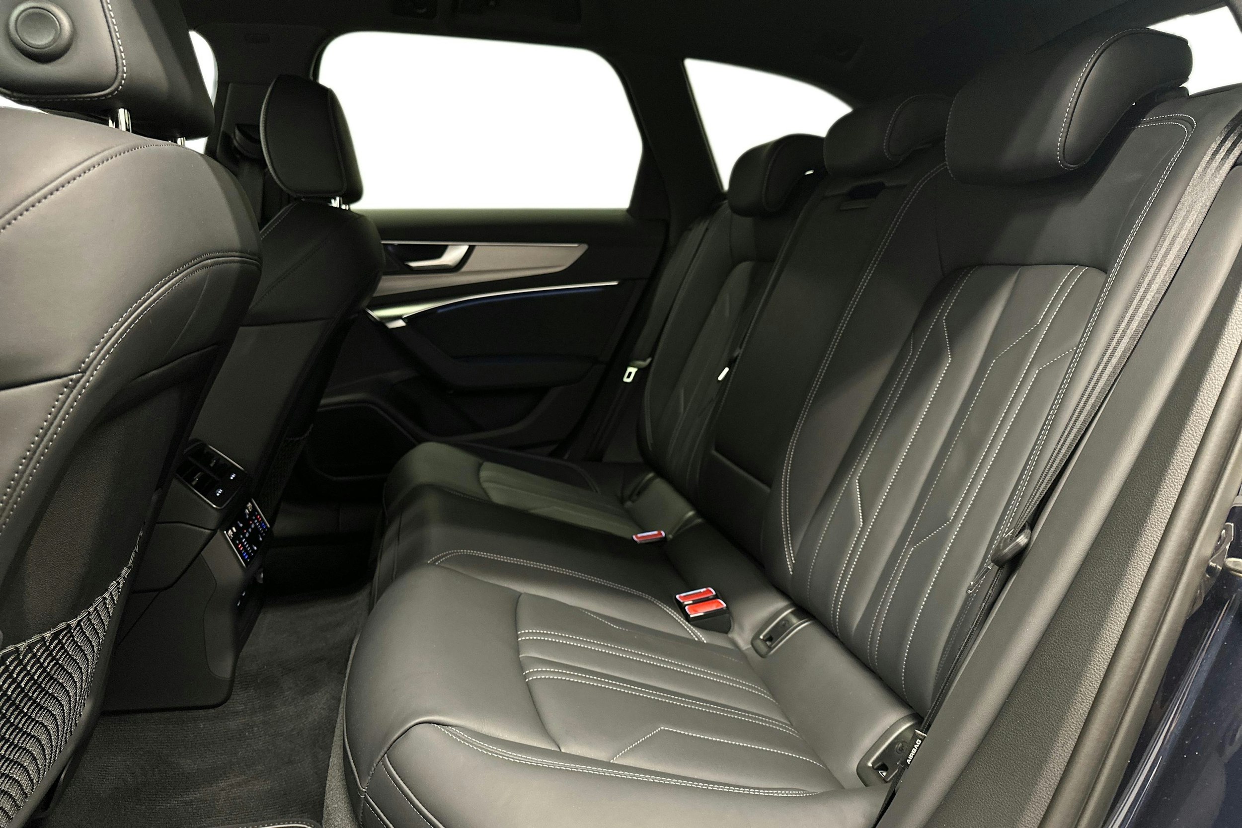 sininen Audi A6 2025 kuva 10.