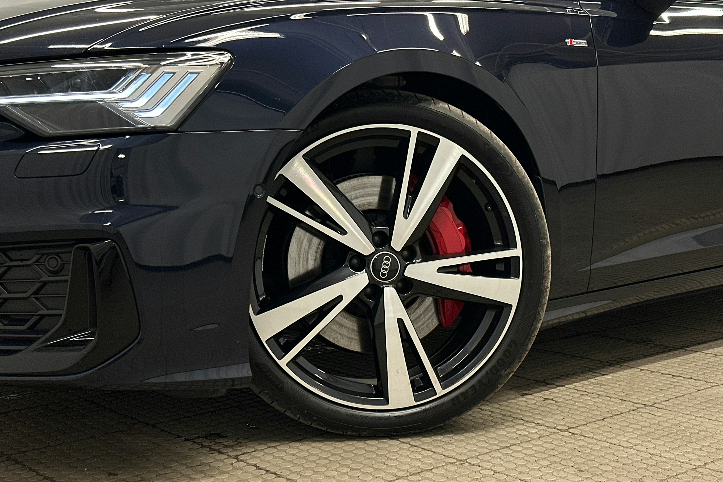 sininen Audi A6 2025 kuva 12.