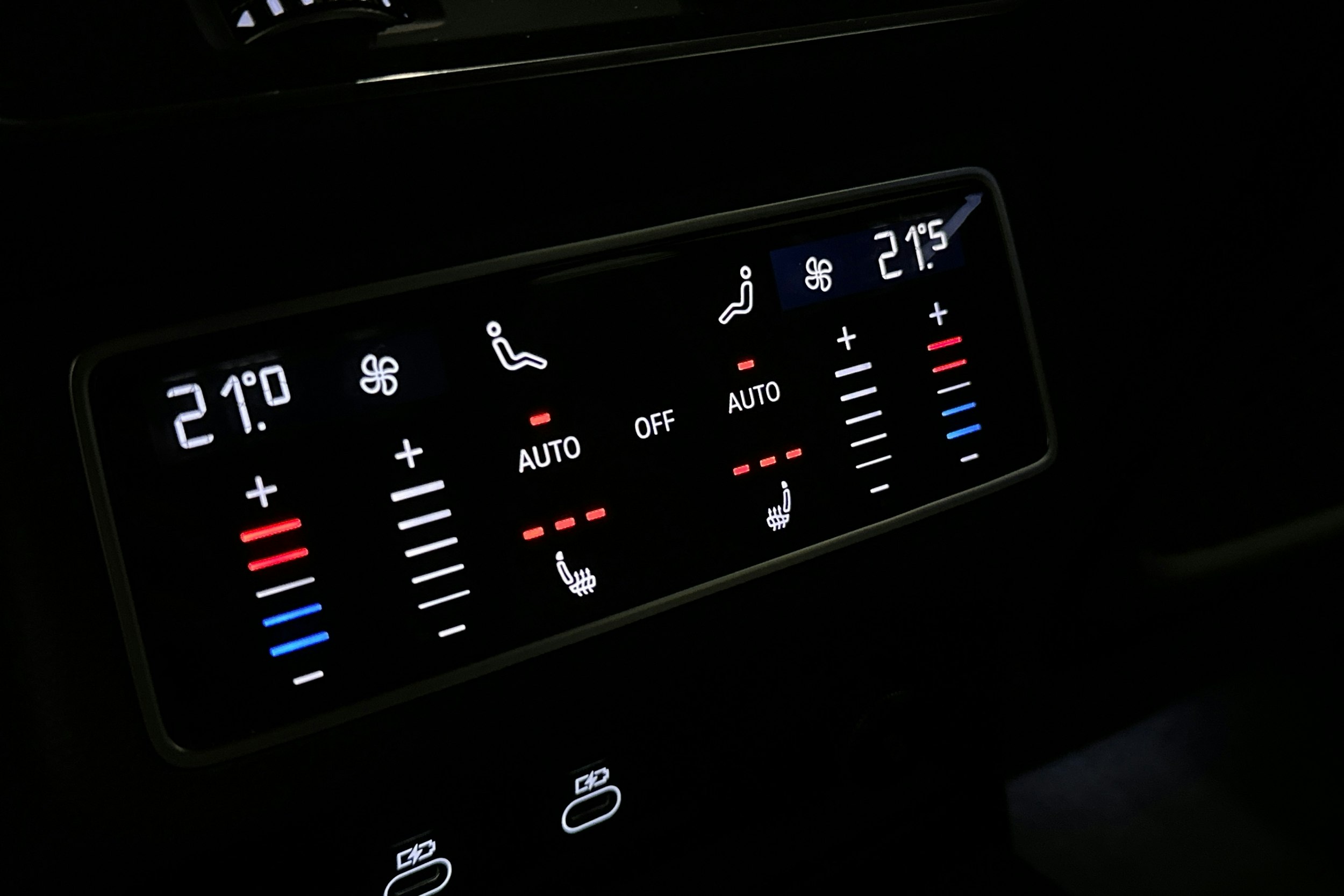 sininen Audi A6 2025 kuva 16.