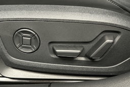 sininen Audi A6 2025 kuva 18.