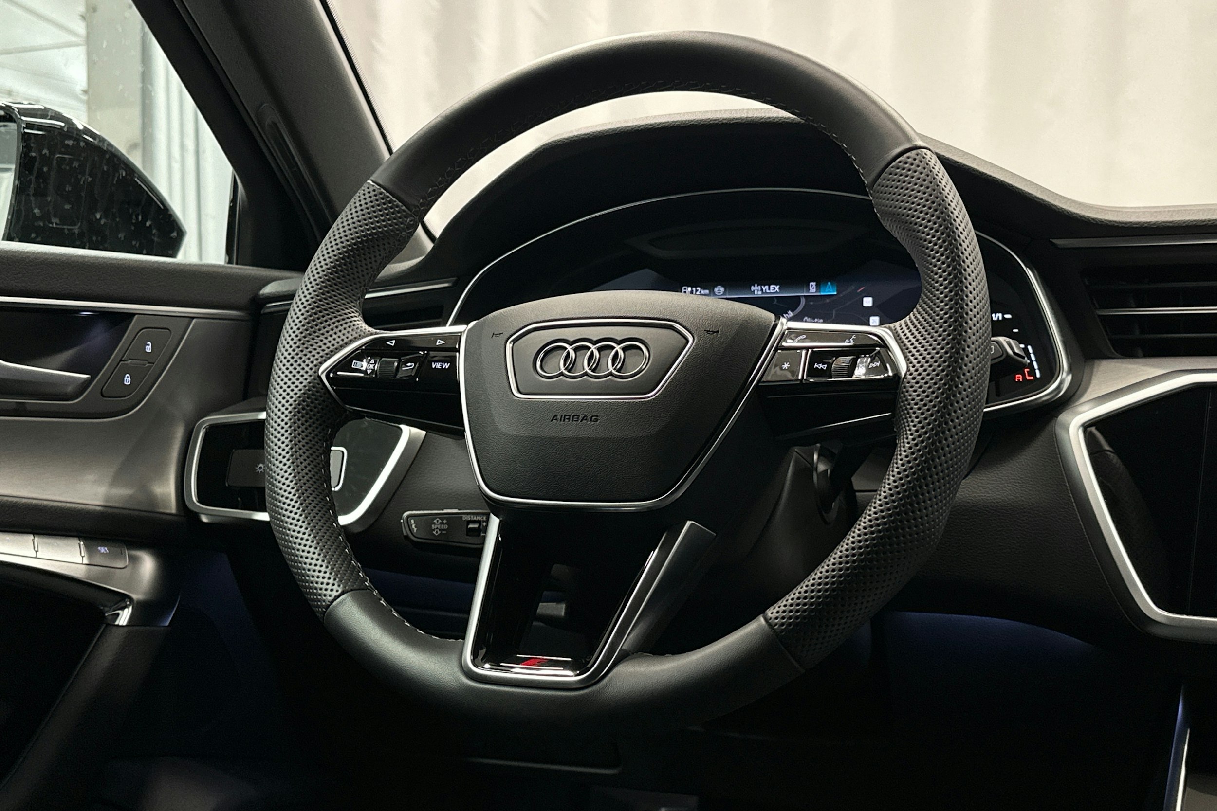 sininen Audi A6 2025 kuva 20.
