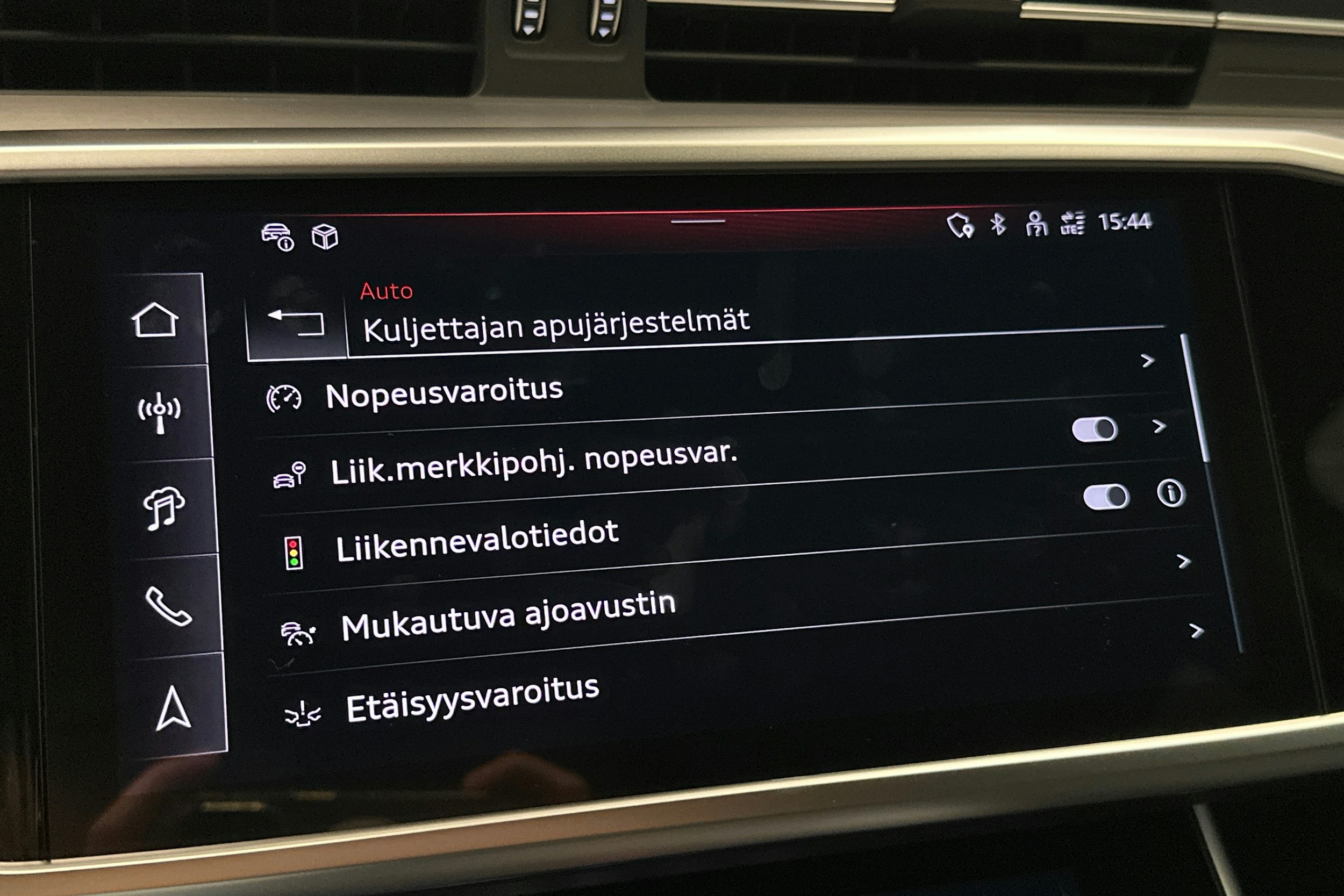 sininen Audi A6 2025 kuva 29.