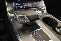 sininen Audi A6 2025 kuva 34.