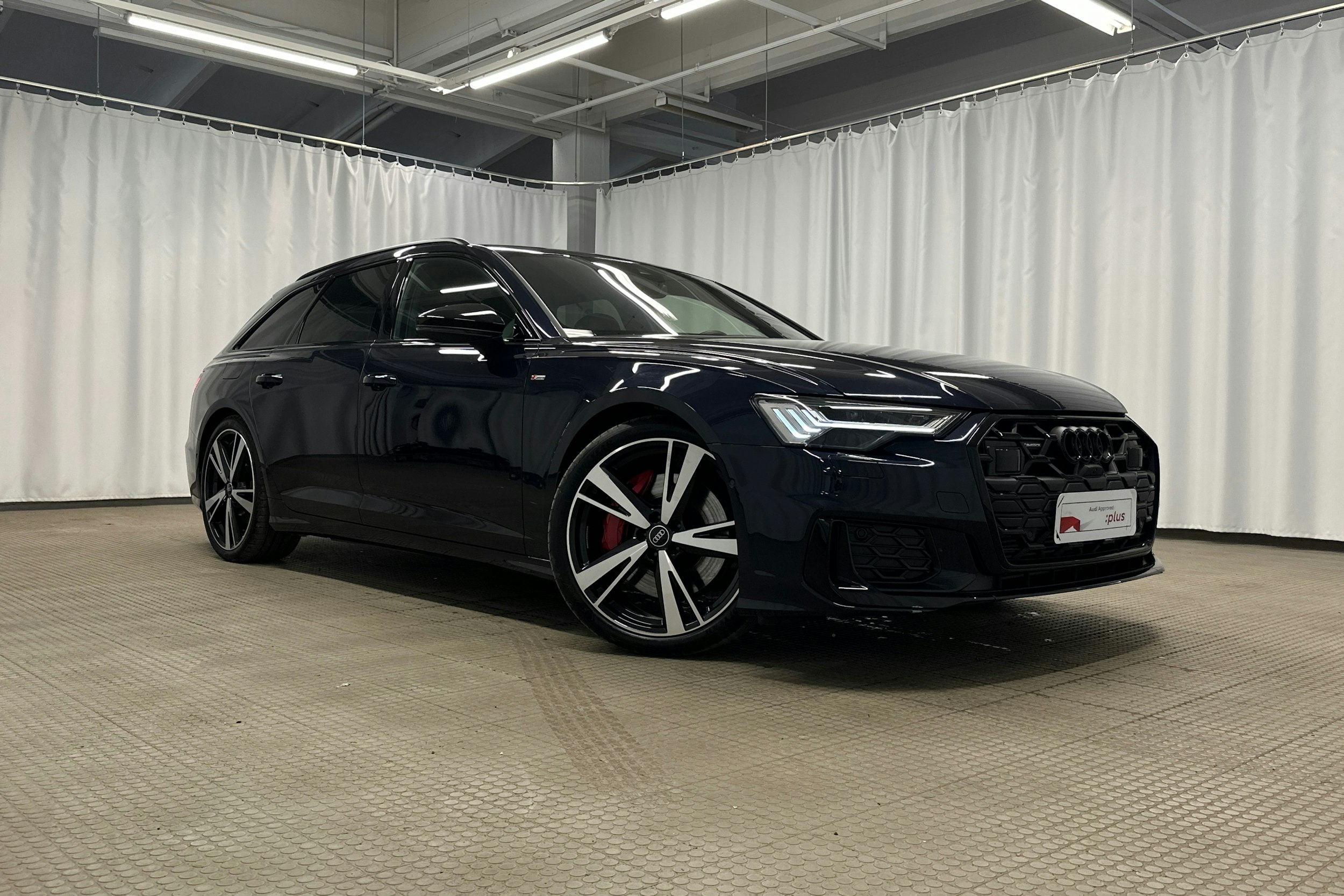 sininen Audi A6 2025 kuva 36.