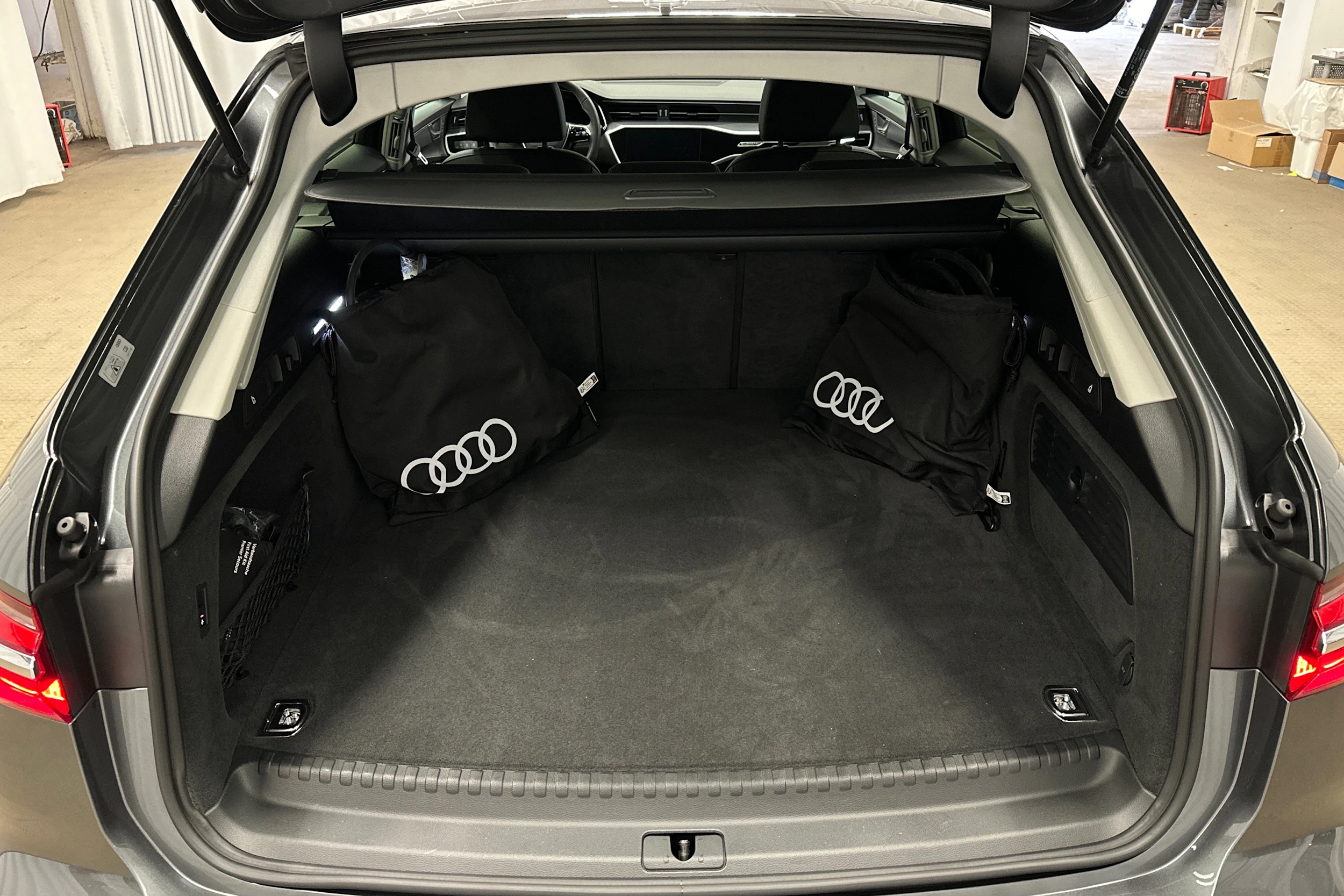 harmaa Audi A6 2025 kuva 11.