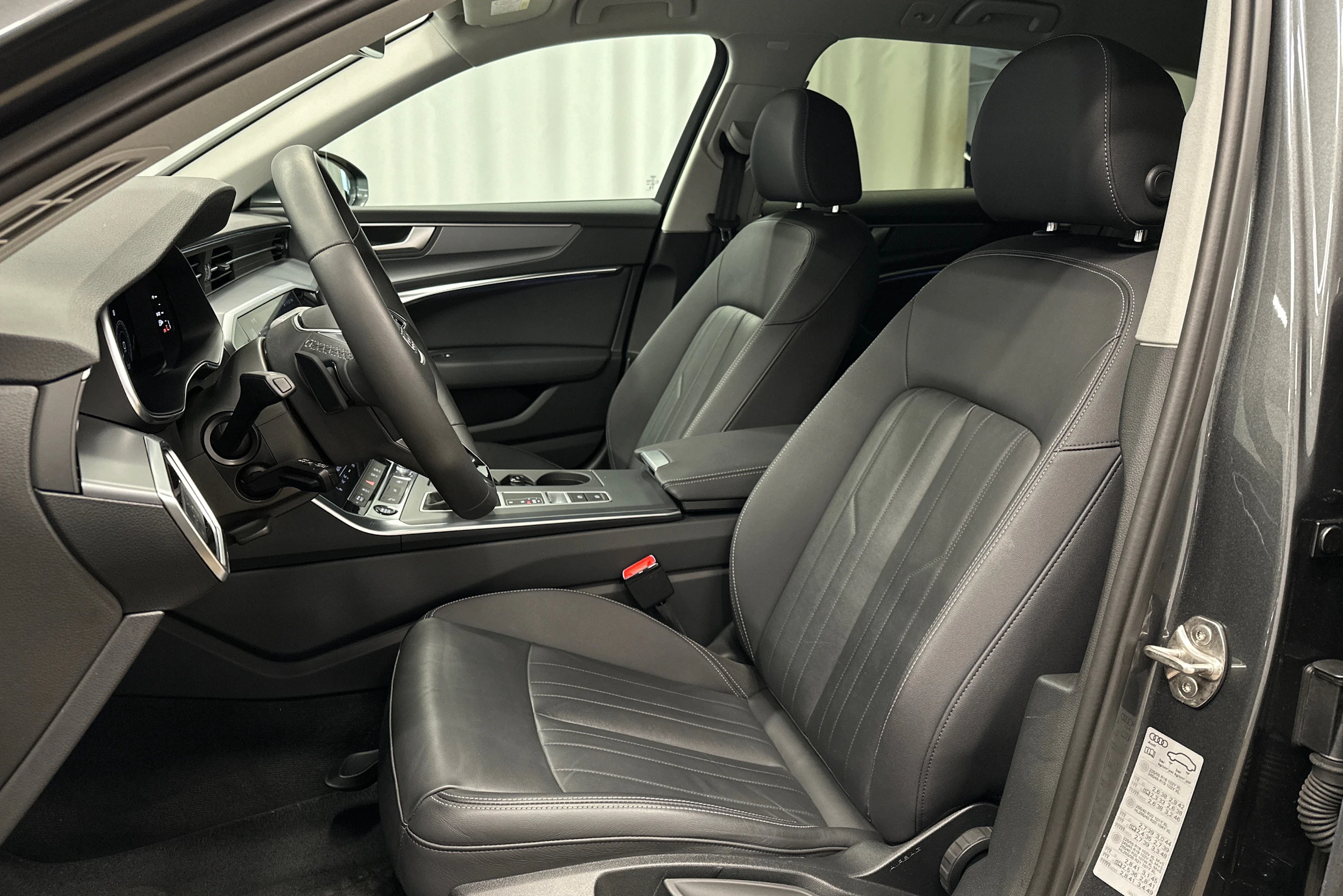 harmaa Audi A6 2025 kuva 15.
