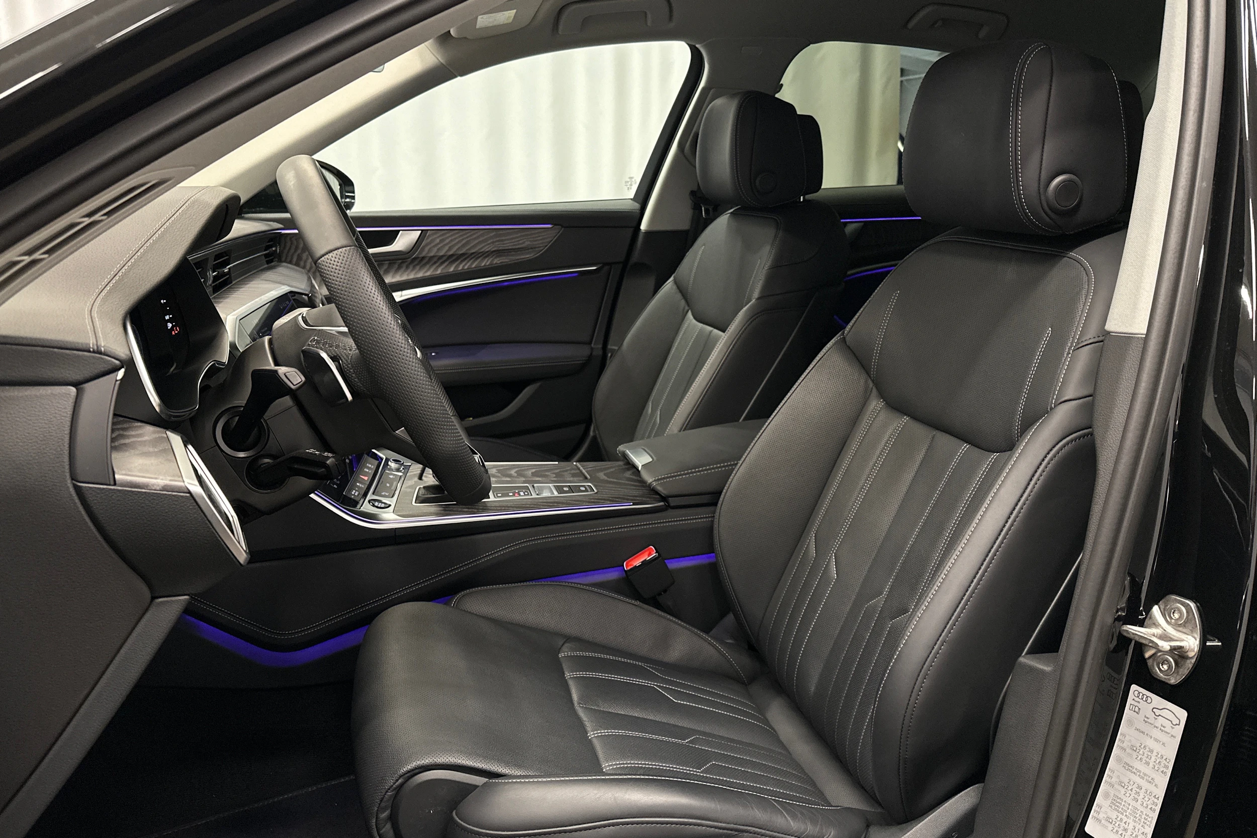 musta Audi A6 2025 kuva 14.