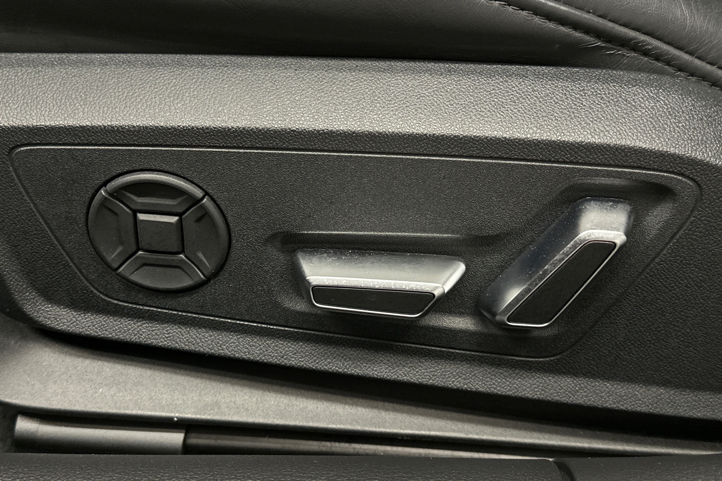 musta Audi A6 2025 kuva 15.