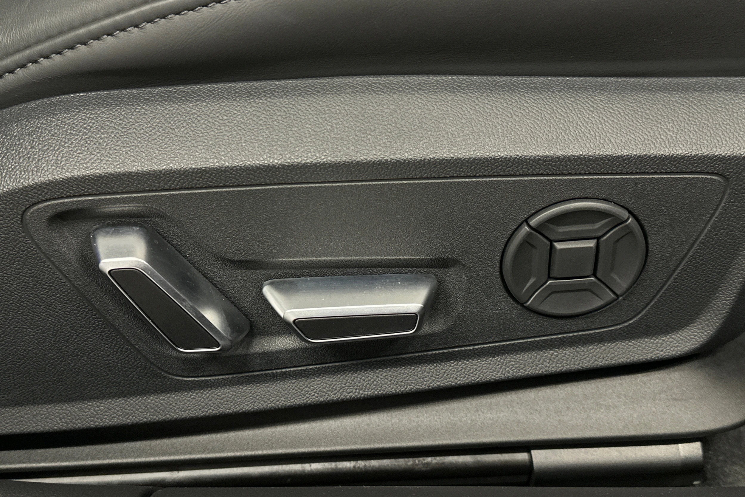 musta Audi A6 2025 kuva 17.