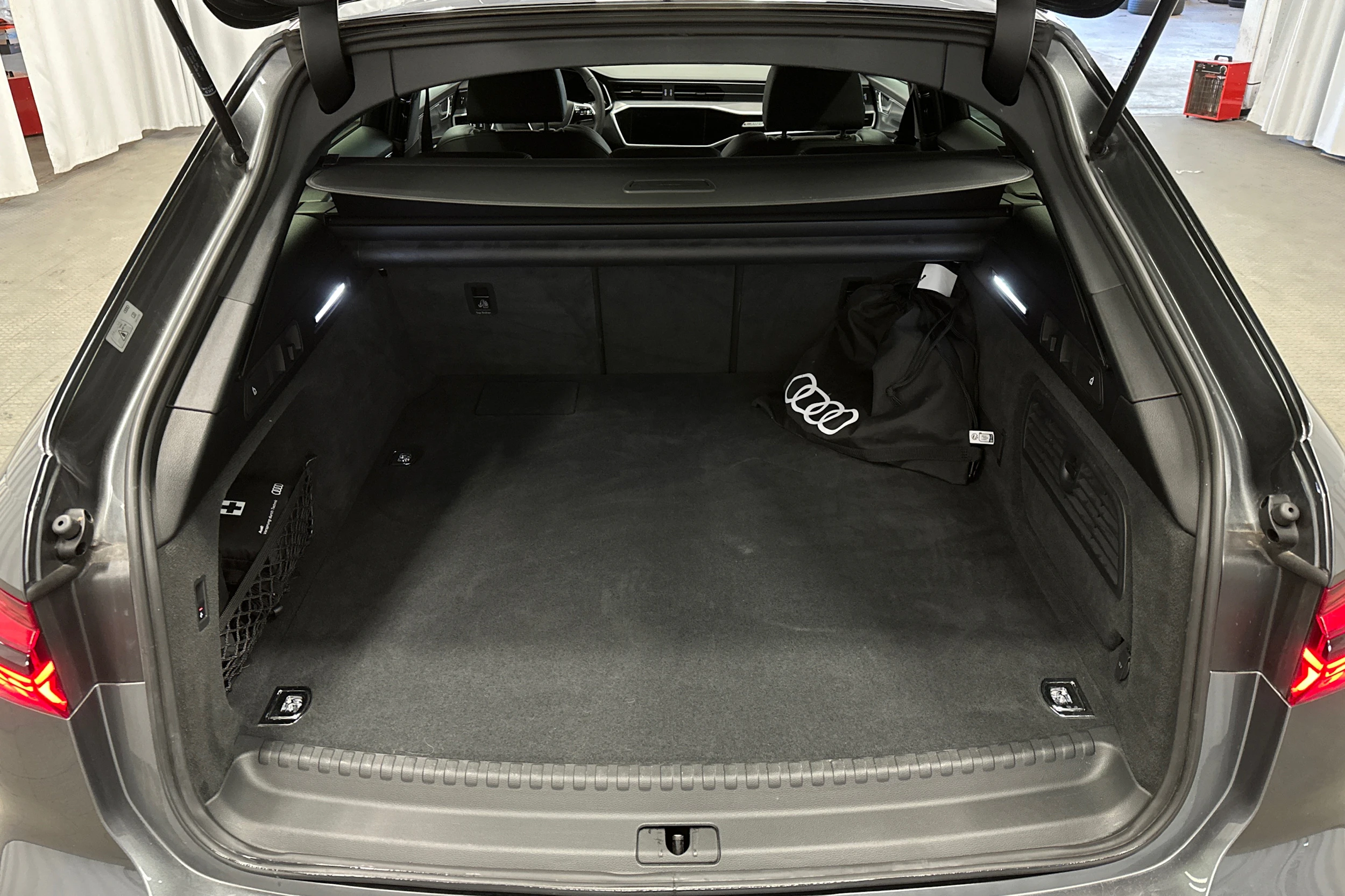 harmaa Audi A6 2025 kuva 11.