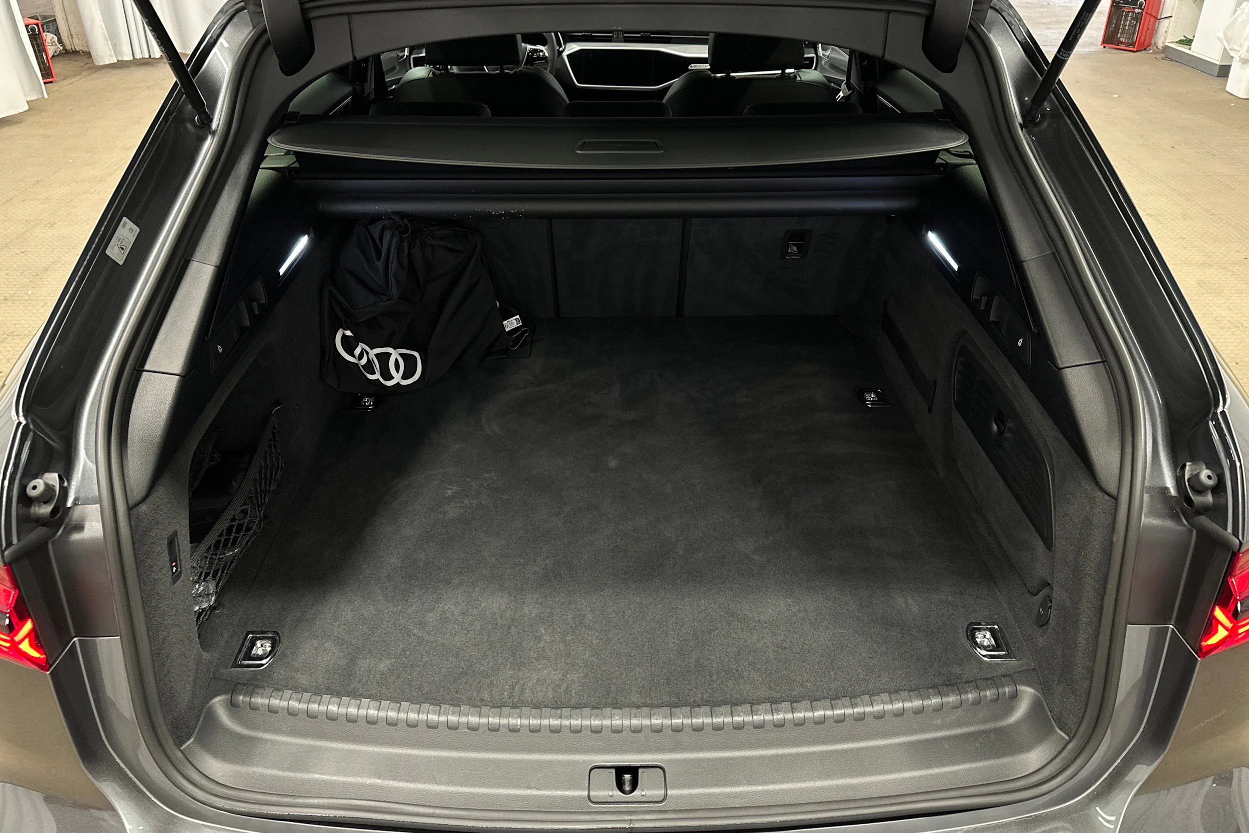 harmaa Audi A6 2025 kuva 11.