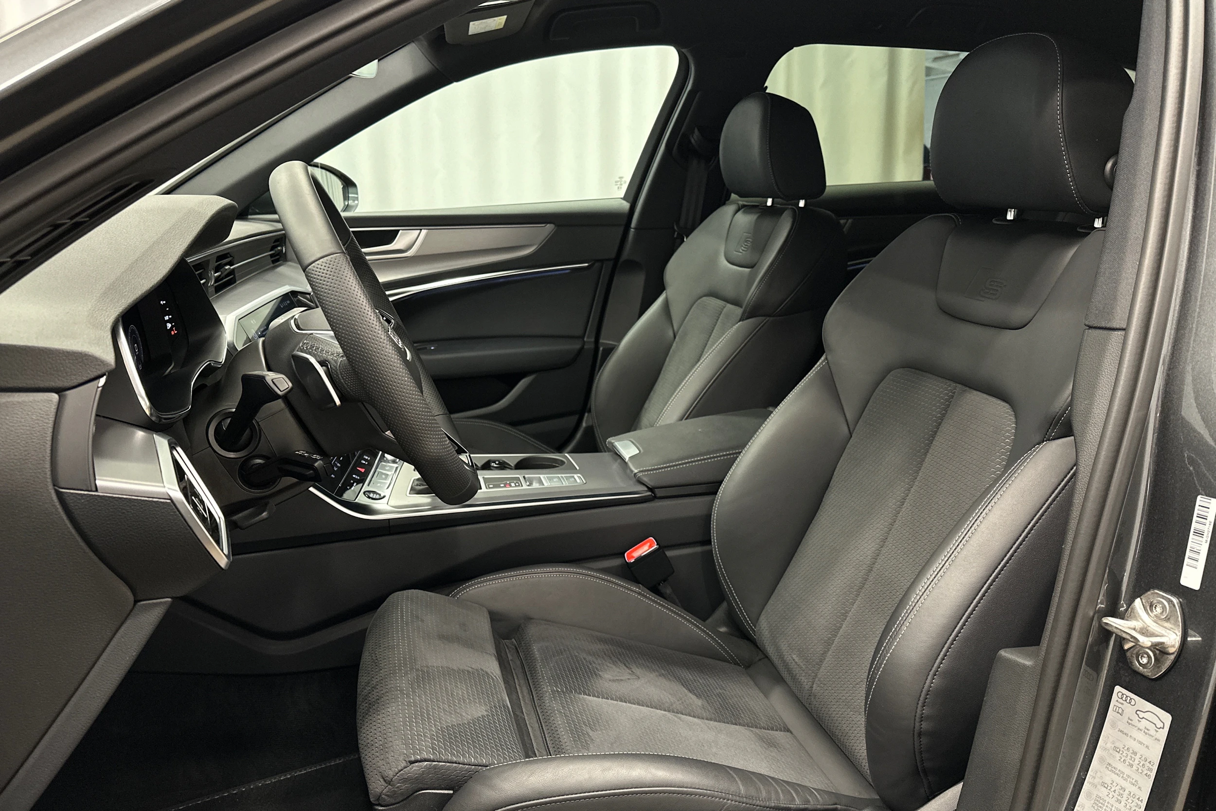 harmaa Audi A6 2025 kuva 15.