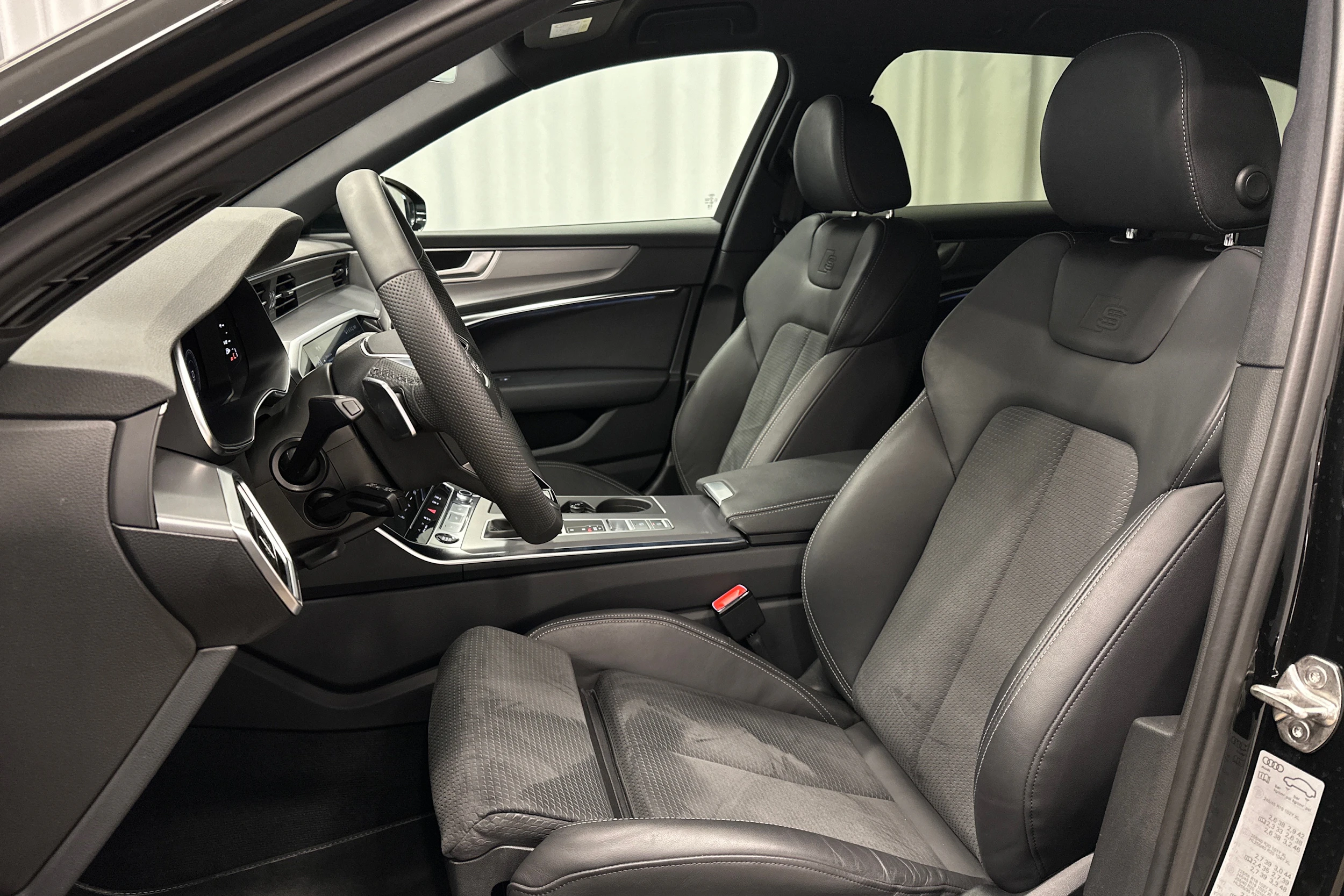 musta Audi A6 2025 kuva 15.