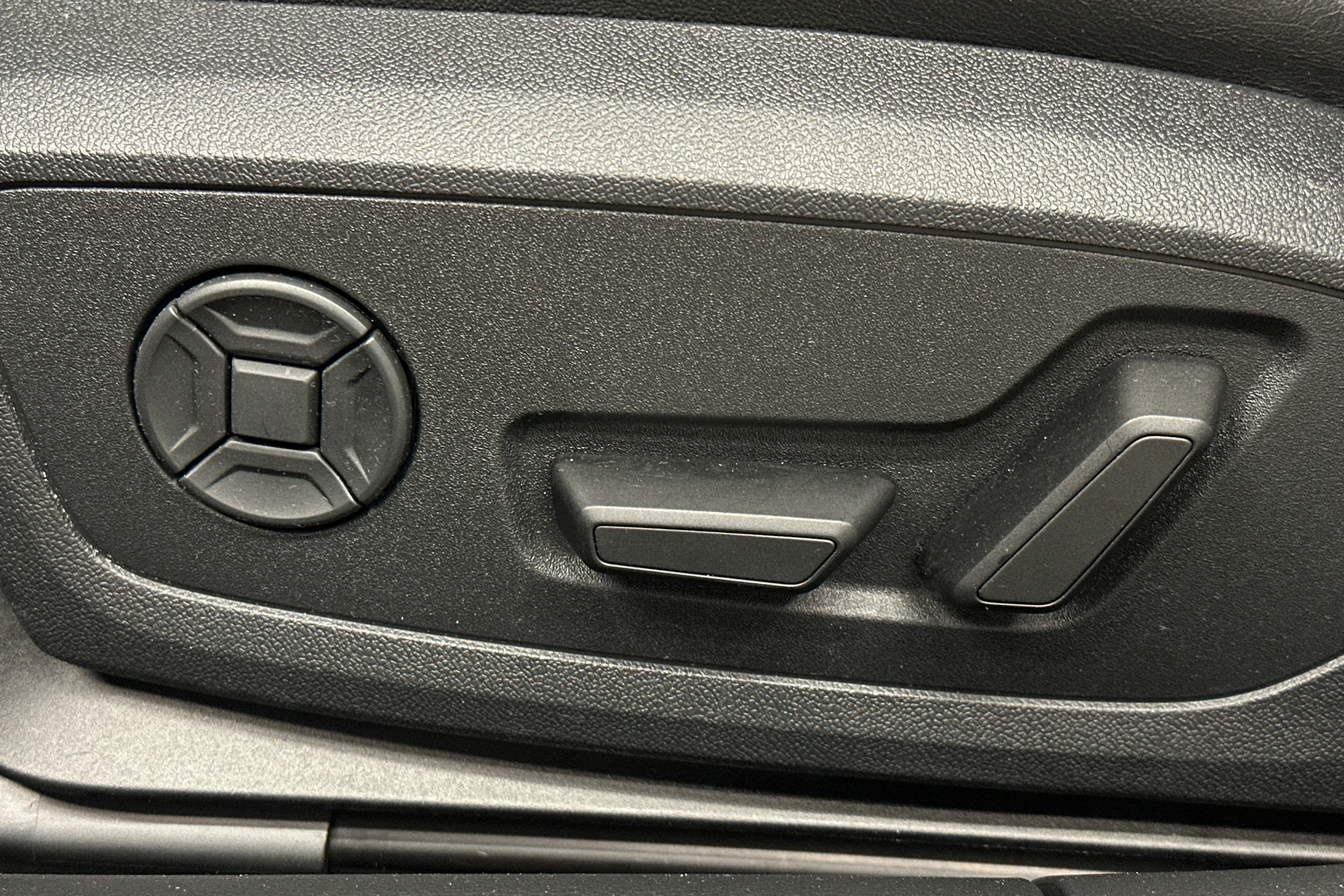 musta Audi A6 2025 kuva 16.